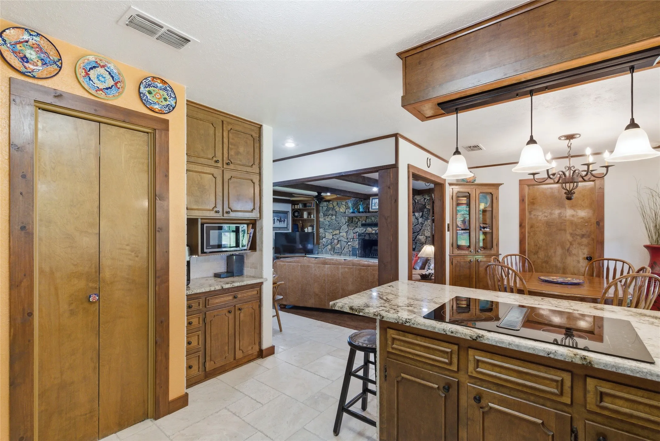 Single Family Residence For Sale in Erath County , 1973 County Road 513, Stephenville, Texas 76401, 4 Bedroom, 2 Bathroom, 3 Garage spaces, 1,939 Sqft, built in 1977, mls#21264281, Real Estate Agent in Stephenville, Homes For Sale in Erath county, Homes For Sale in Stephenville, Realtor in Stephenville Texas, Real Estate Brokerage Independent Realty Texas, Luminita Cordes Realtor
