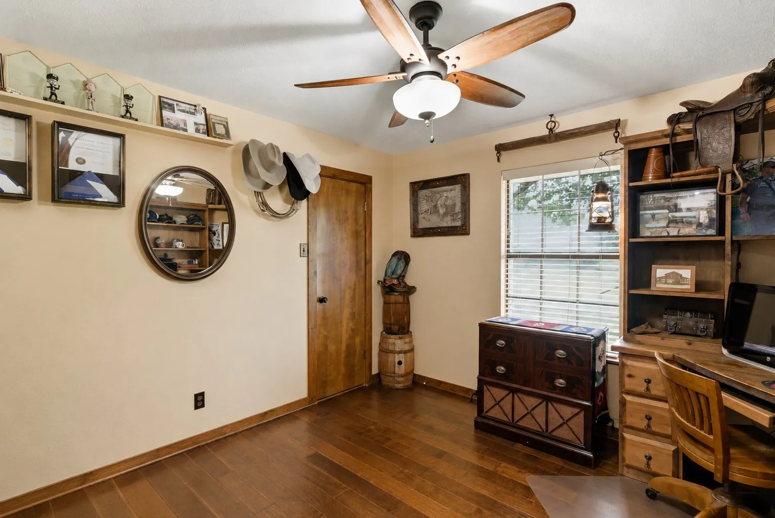 Single Family Residence For Sale in Erath County , 1973 County Road 513, Stephenville, Texas 76401, 4 Bedroom, 2 Bathroom, 3 Garage spaces, 1,939 Sqft, built in 1977, mls#21264281, Real Estate Agent in Stephenville, Homes For Sale in Erath county, Homes For Sale in Stephenville, Realtor in Stephenville Texas, Real Estate Brokerage Independent Realty Texas, Luminita Cordes Realtor
