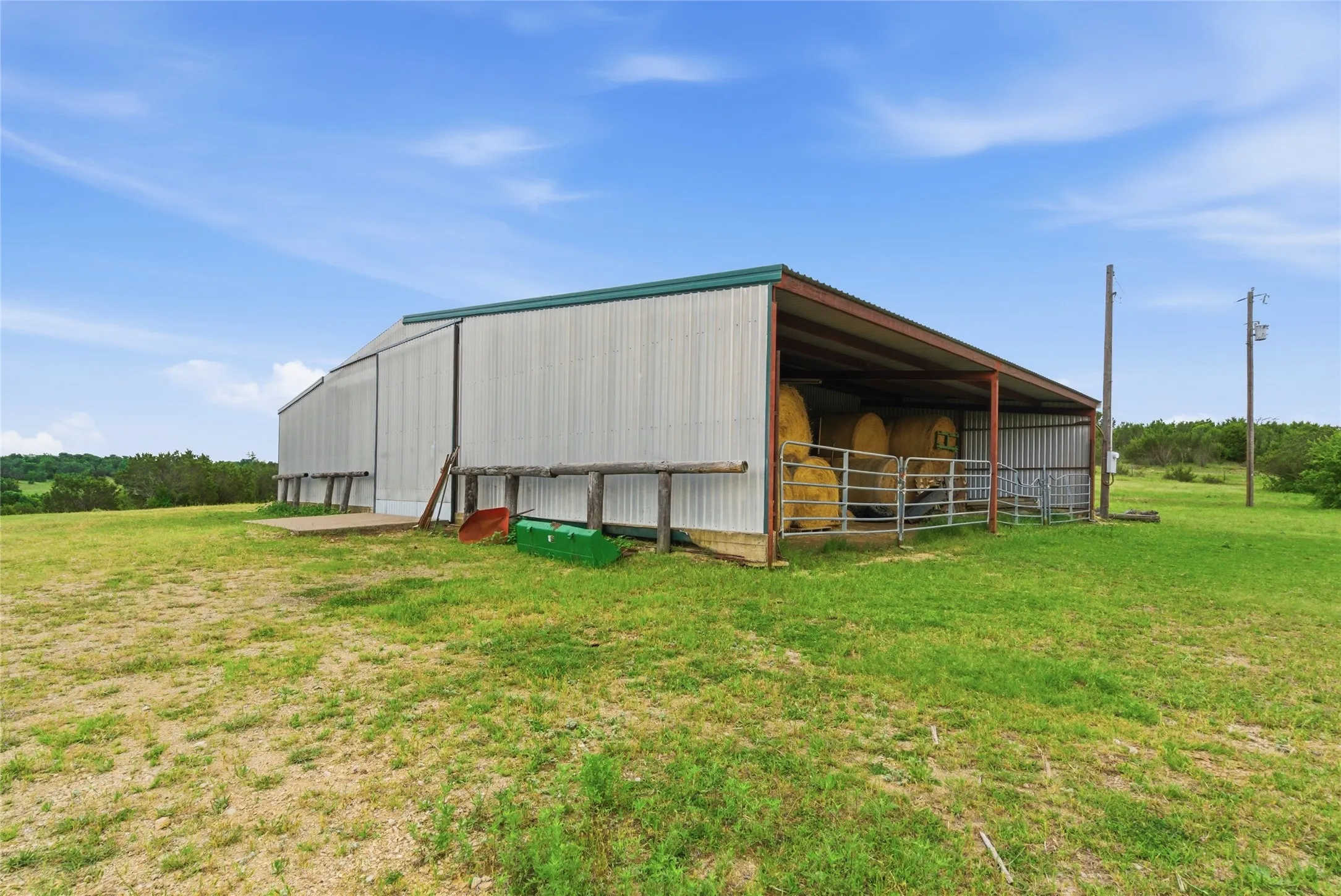 Single Family Residence For Sale in Erath County , 1973 County Road 513, Stephenville, Texas 76401, 4 Bedroom, 2 Bathroom, 3 Garage spaces, 1,939 Sqft, built in 1977, mls#21264281, Real Estate Agent in Stephenville, Homes For Sale in Erath county, Homes For Sale in Stephenville, Realtor in Stephenville Texas, Real Estate Brokerage Independent Realty Texas, Luminita Cordes Realtor