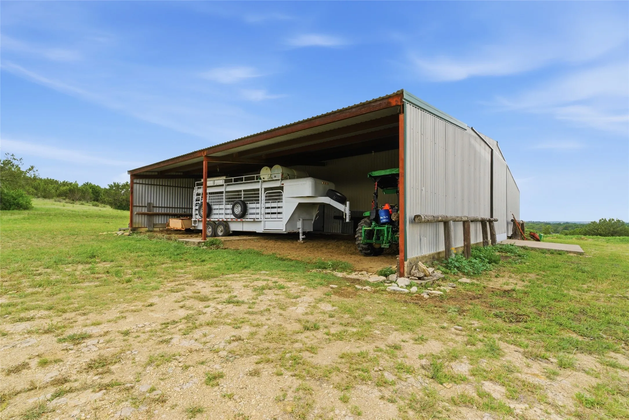 Single Family Residence For Sale in Erath County , 1973 County Road 513, Stephenville, Texas 76401, 4 Bedroom, 2 Bathroom, 3 Garage spaces, 1,939 Sqft, built in 1977, mls#21264281, Real Estate Agent in Stephenville, Homes For Sale in Erath county, Homes For Sale in Stephenville, Realtor in Stephenville Texas, Real Estate Brokerage Independent Realty Texas, Luminita Cordes Realtor