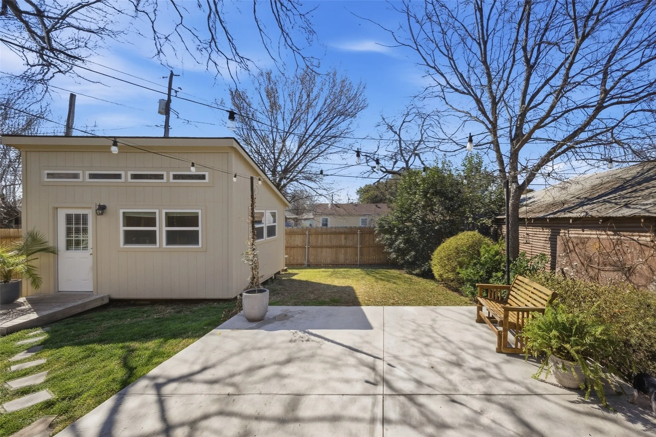Detached accessory dwelling unit with transom windows and a glass-paneled door