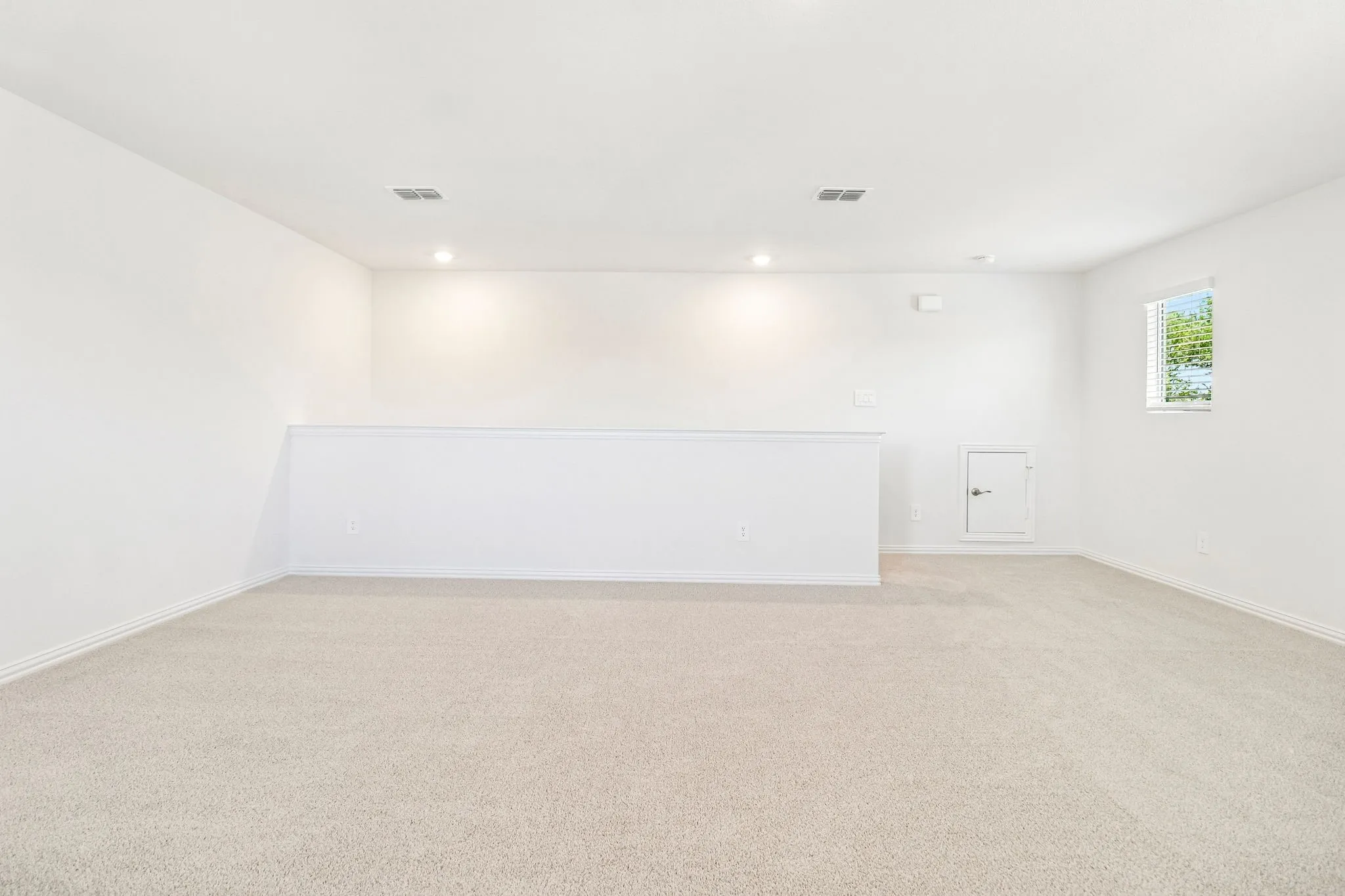  Photo is not of the actual home, but is an inspirational photo of builder’s model home and may depict options, furnishings, and/or decorator features that are not included.

