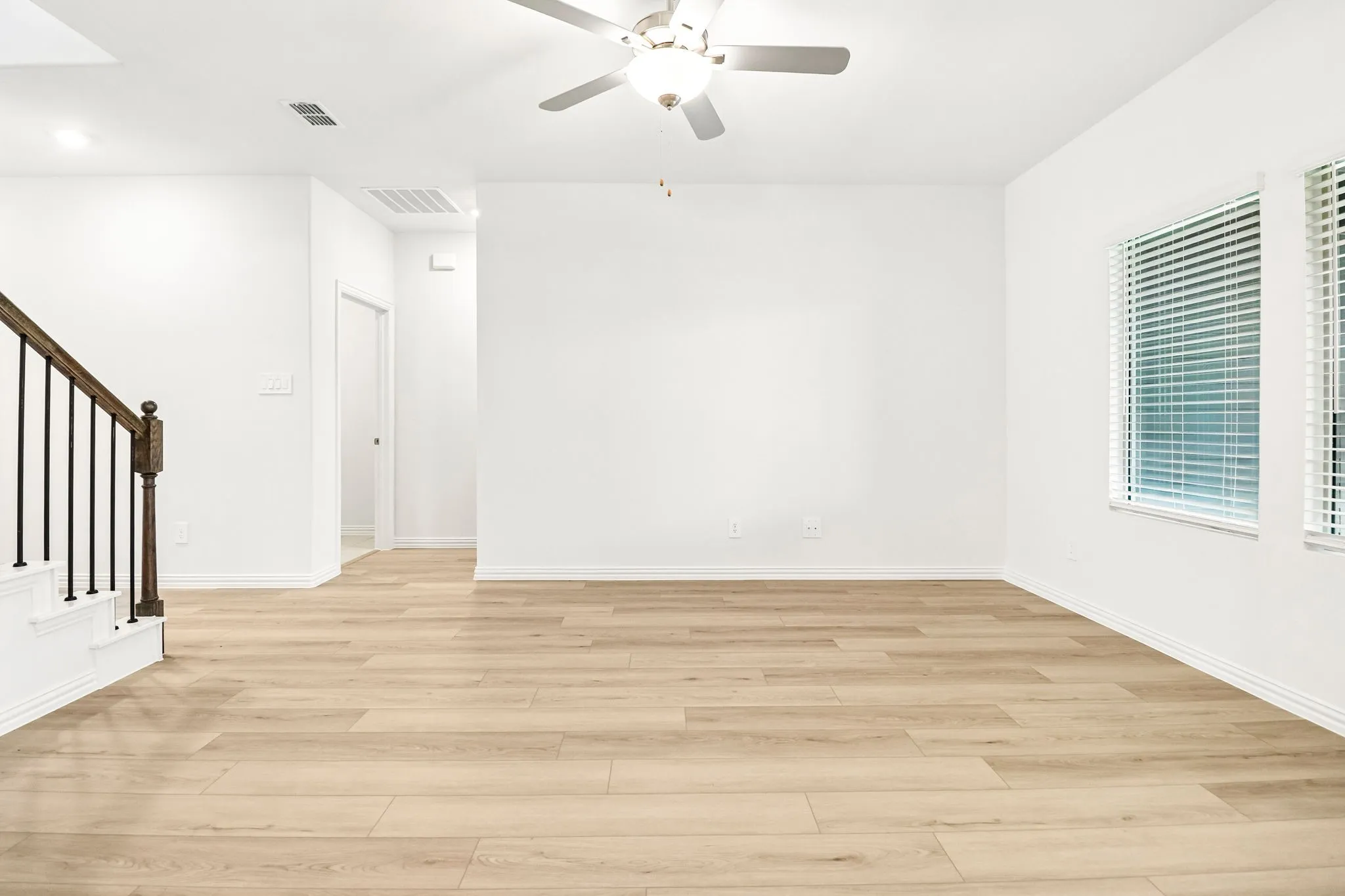  Photo is not of the actual home, but is an inspirational photo of builder’s model home and may depict options, furnishings, and/or decorator features that are not included.
