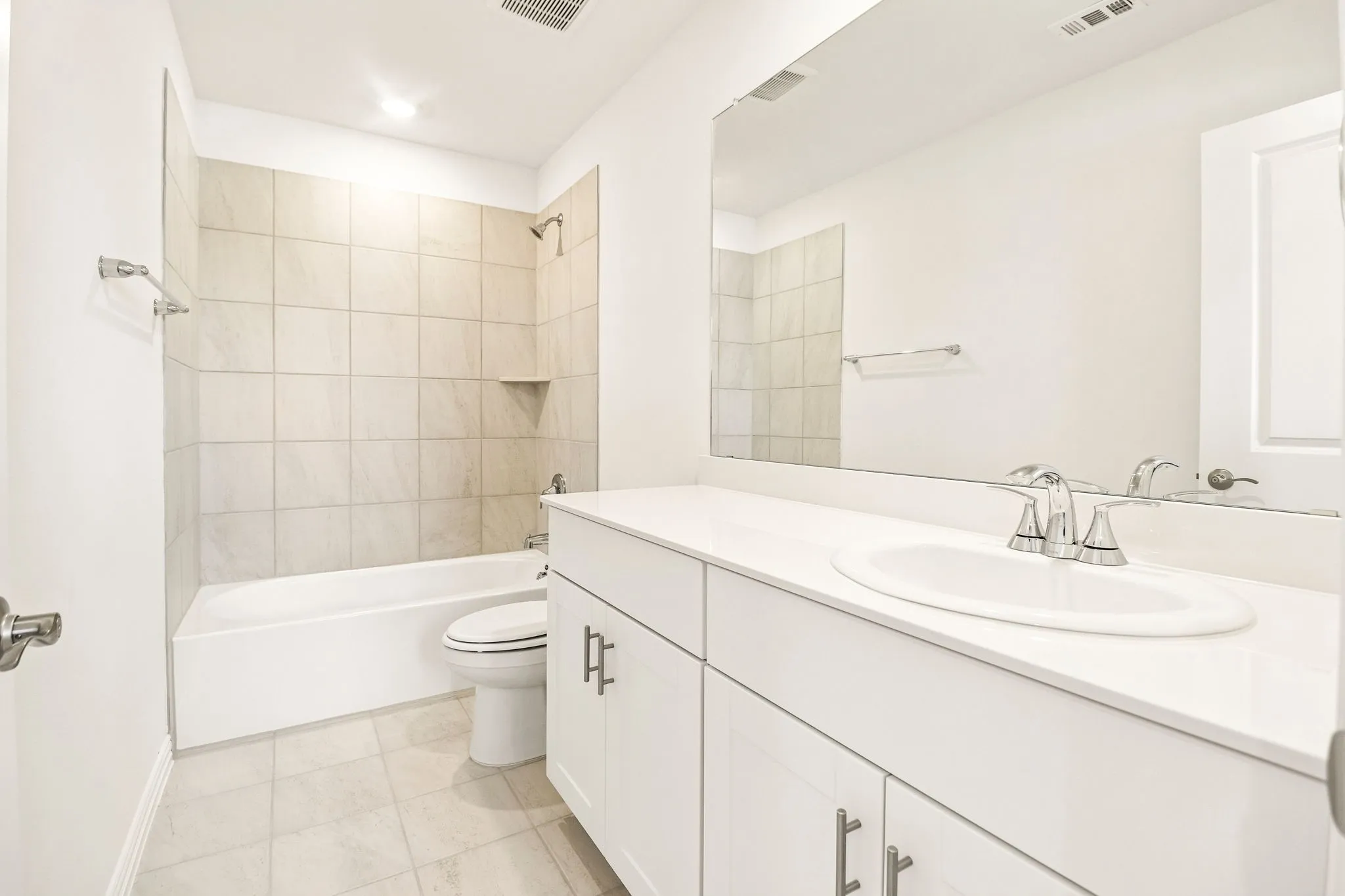  Photo is not of the actual home, but is an inspirational photo of builder’s model home and may depict options, furnishings, and/or decorator features that are not included.
