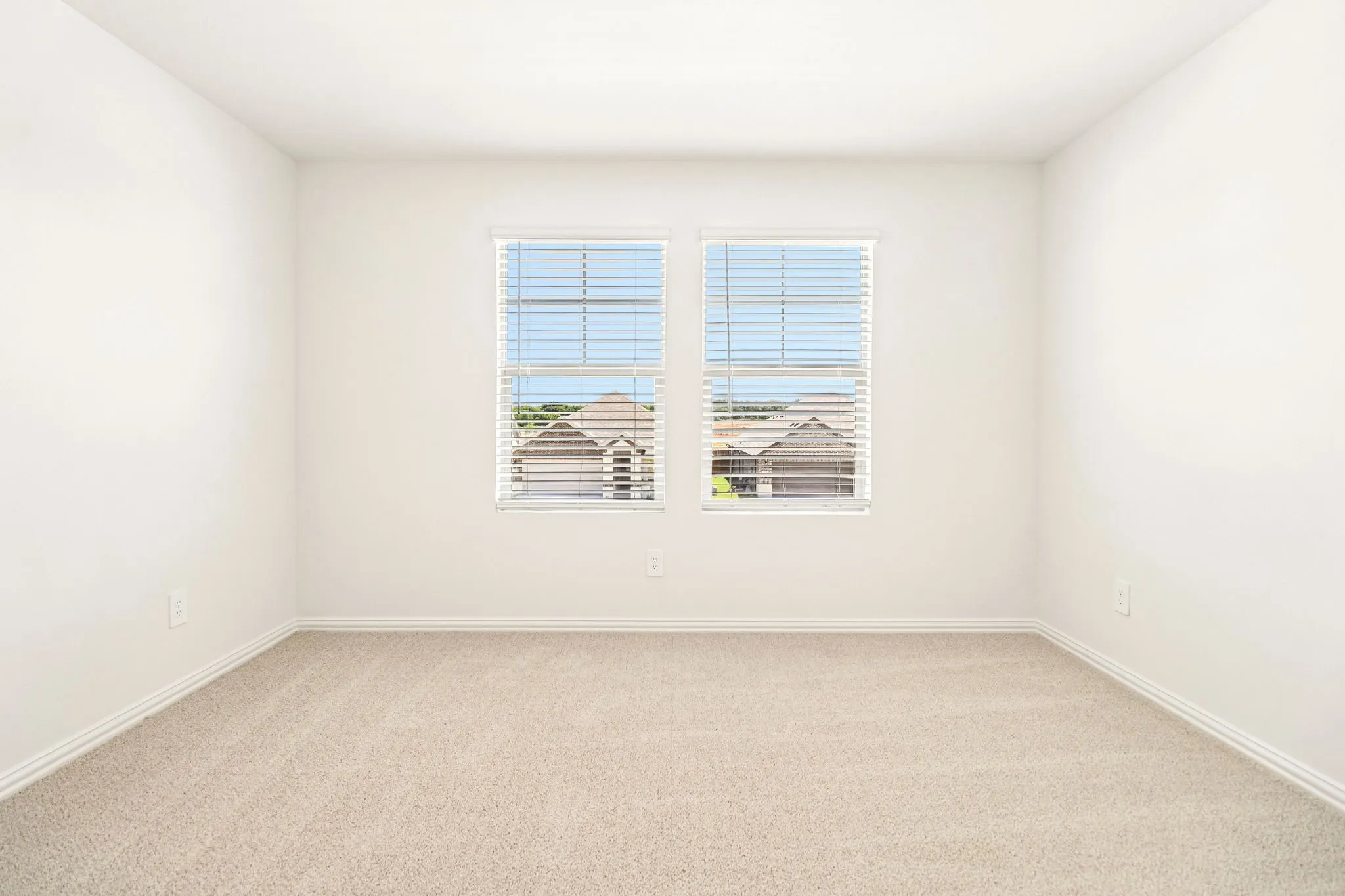  Photo is not of the actual home, but is an inspirational photo of builder’s model home and may depict options, furnishings, and/or decorator features that are not included.
