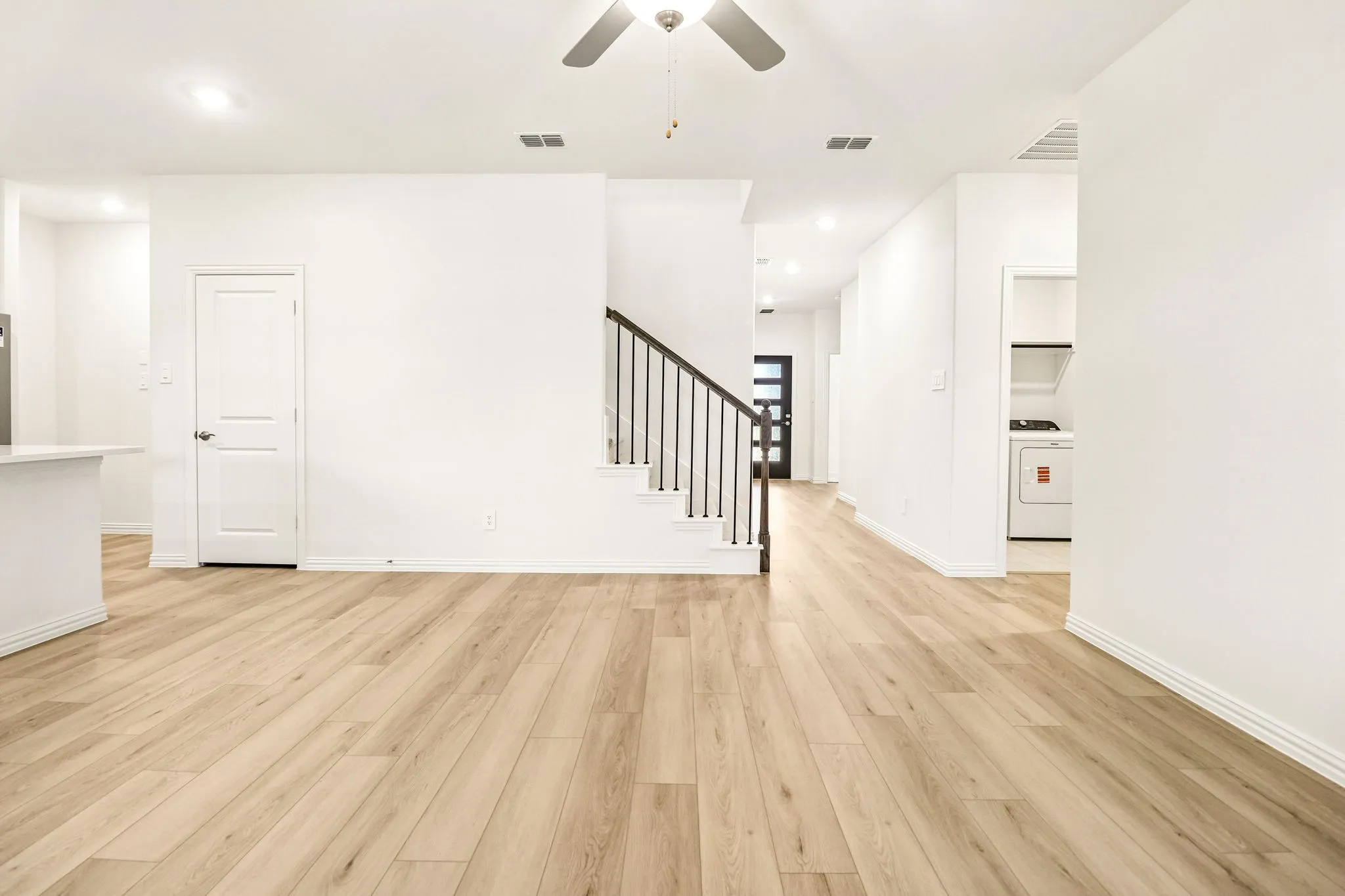  Photo is not of the actual home, but is an inspirational photo of builder’s model home and may depict options, furnishings, and/or decorator features that are not included.
