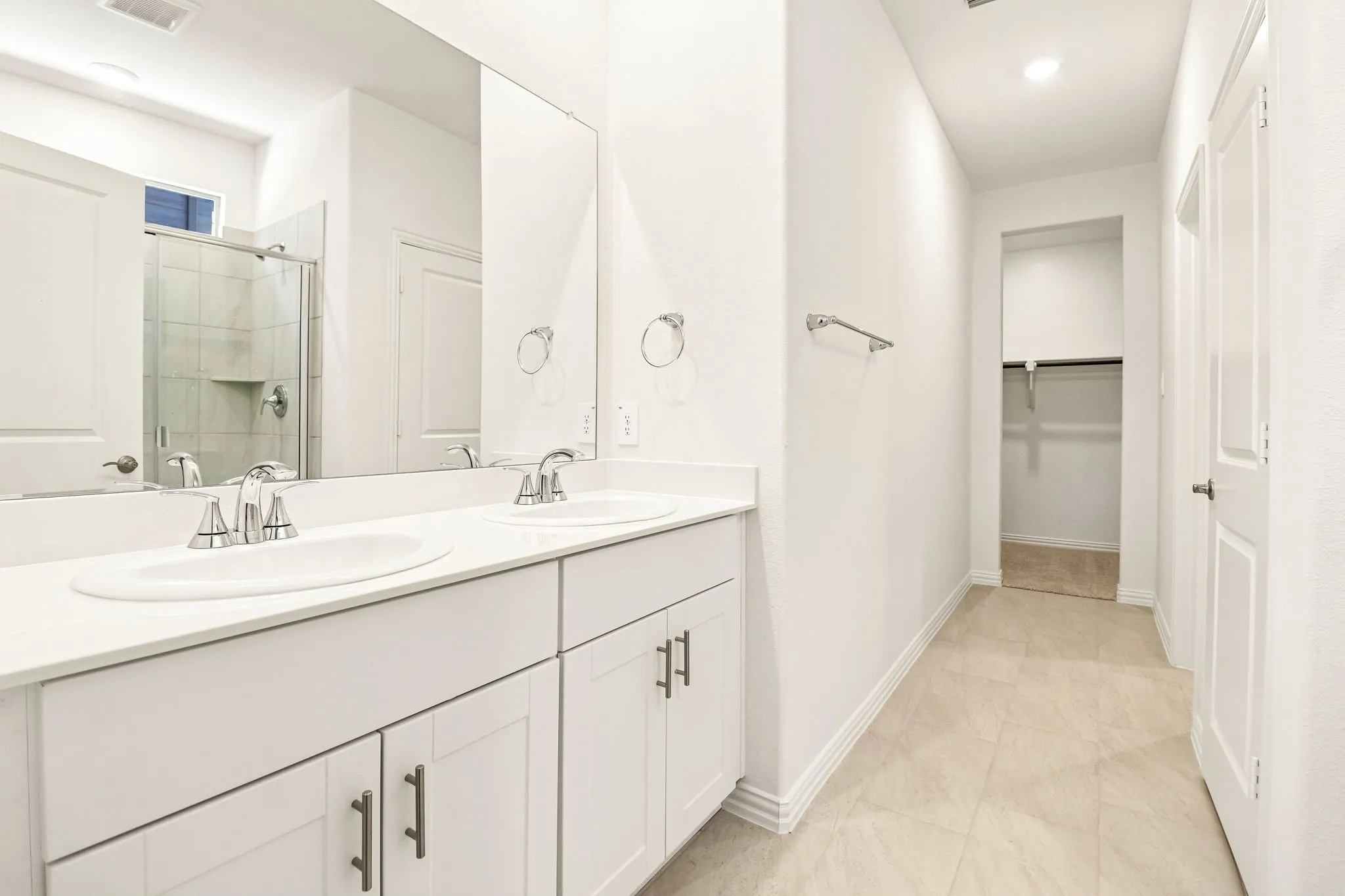  Photo is not of the actual home, but is an inspirational photo of builder’s model home and may depict options, furnishings, and/or decorator features that are not included.
