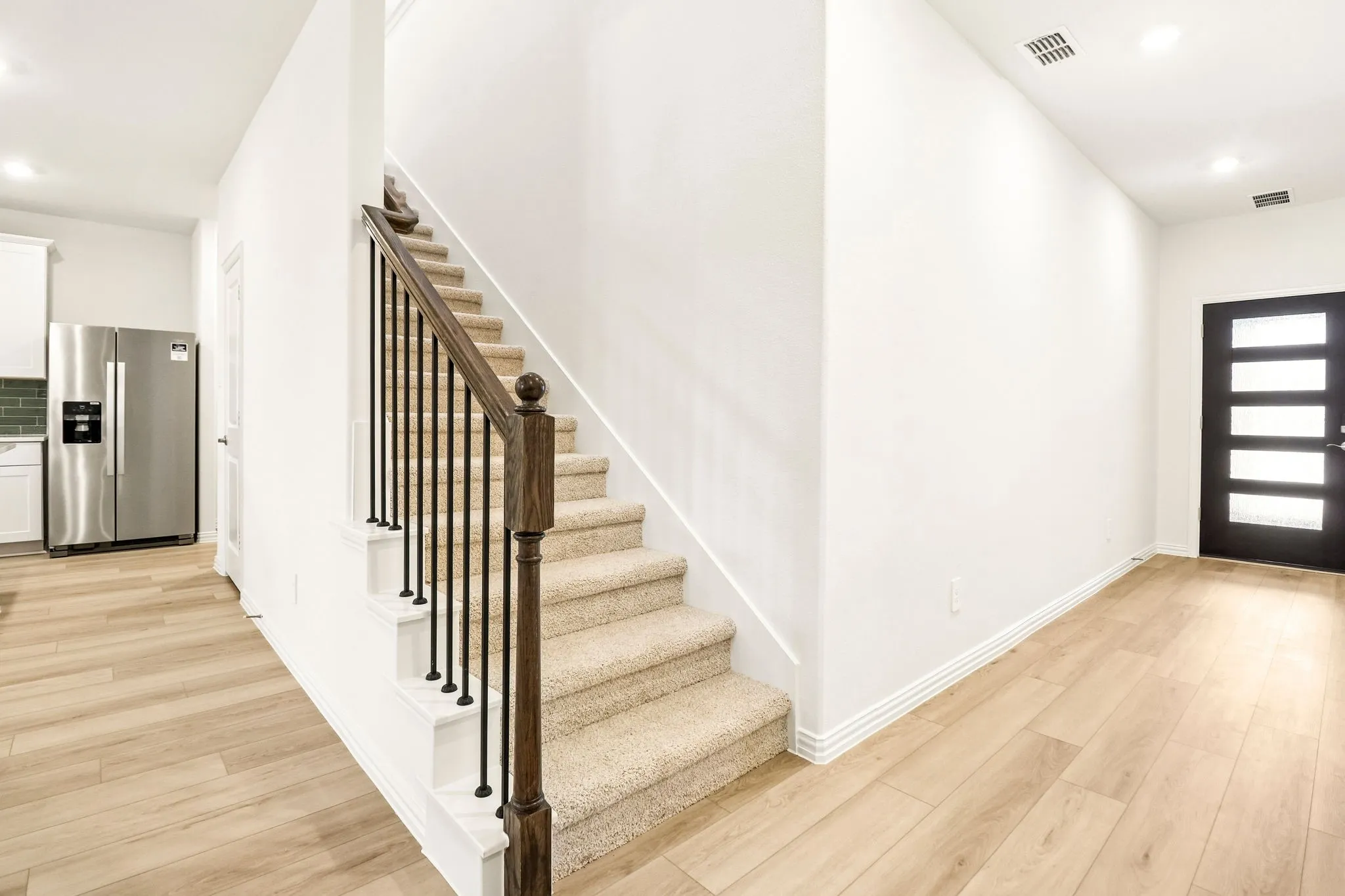  Photo is not of the actual home, but is an inspirational photo of builder’s model home and may depict options, furnishings, and/or decorator features that are not included.
