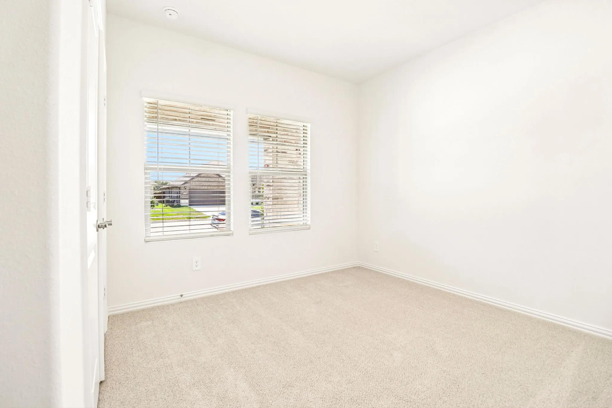  Photo is not of the actual home, but is an inspirational photo of builder’s model home and may depict options, furnishings, and/or decorator features that are not included.
