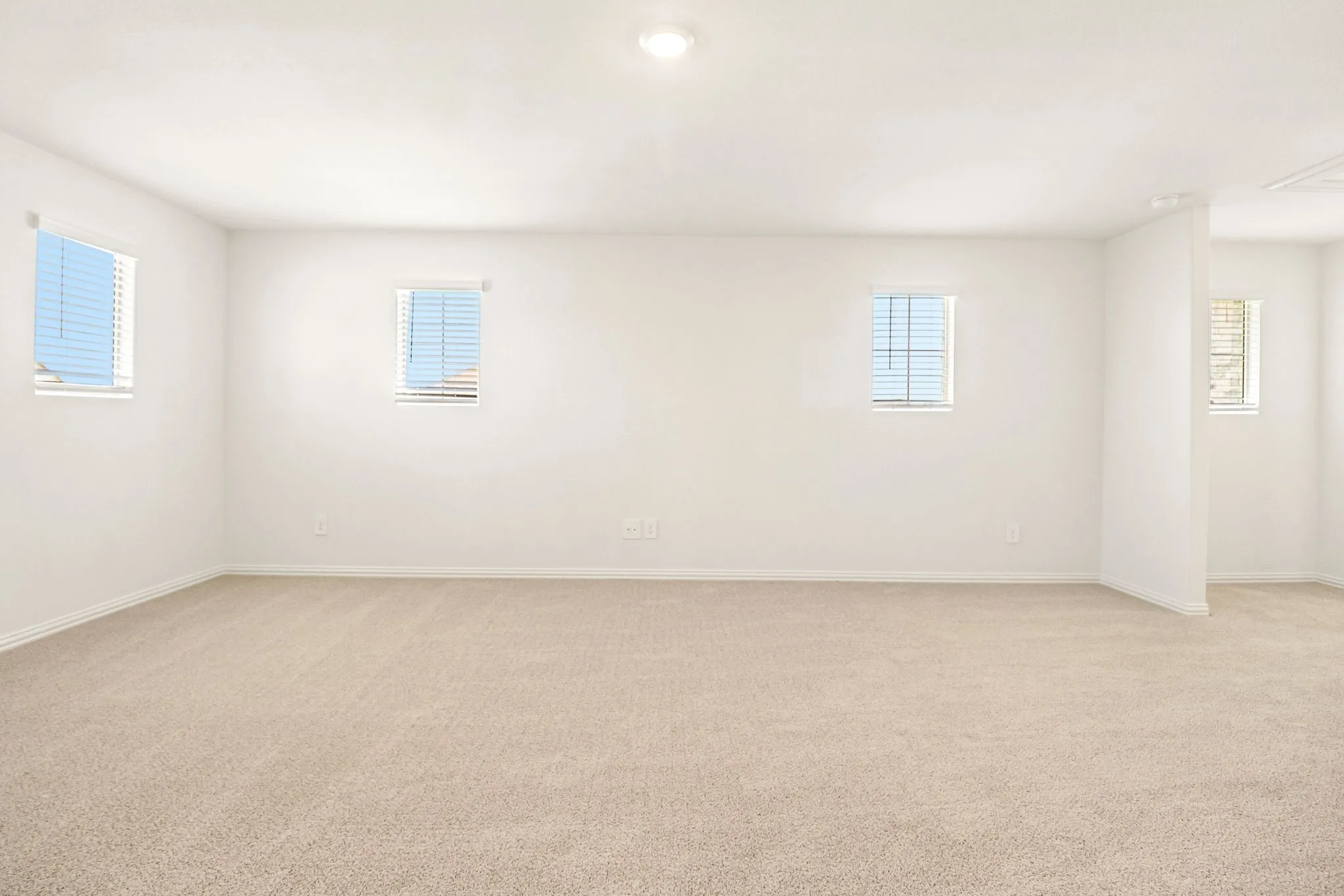  Photo is not of the actual home, but is an inspirational photo of builder’s model home and may depict options, furnishings, and/or decorator features that are not included.
