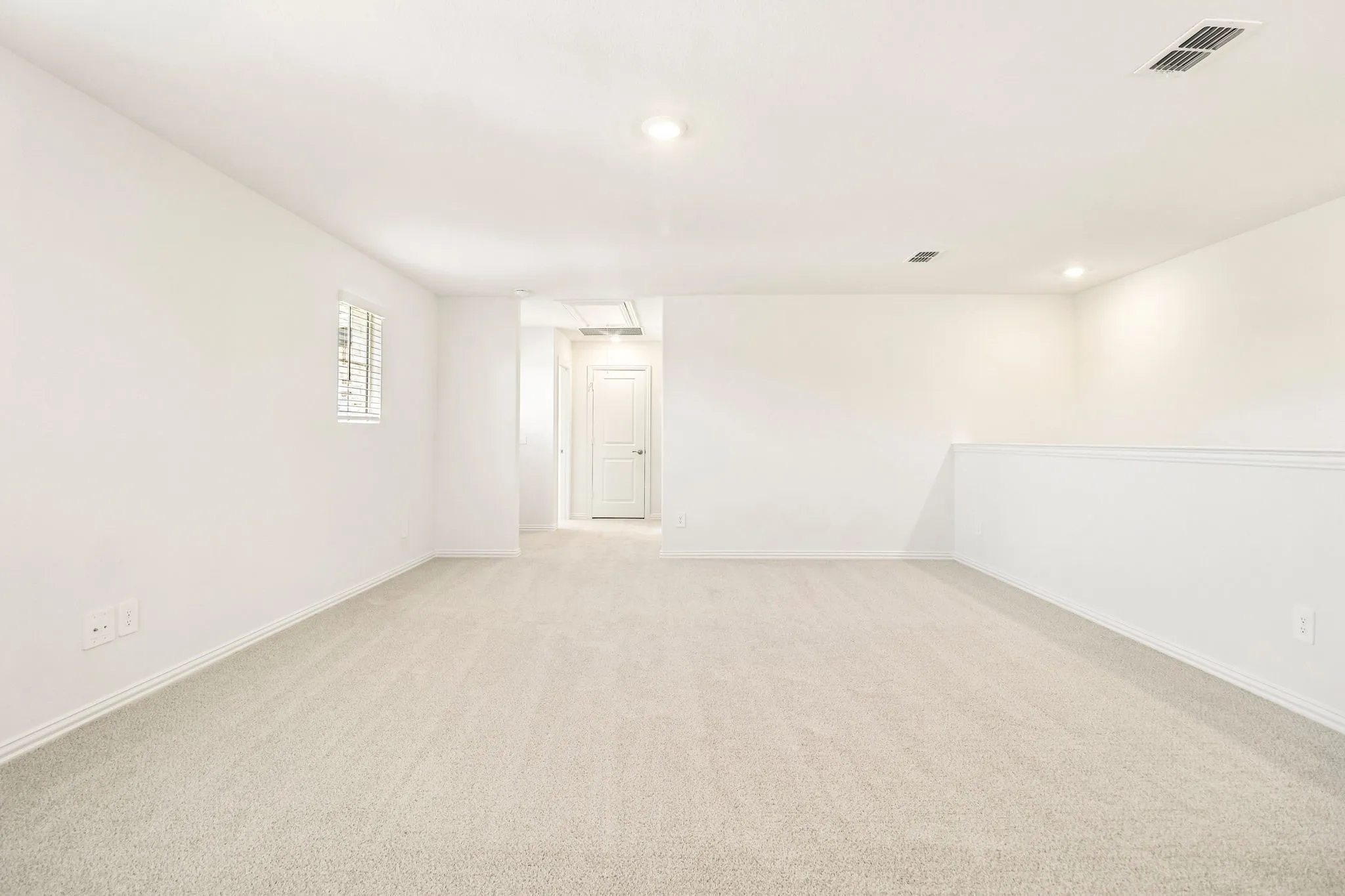  Photo is not of the actual home, but is an inspirational photo of builder’s model home and may depict options, furnishings, and/or decorator features that are not included.
