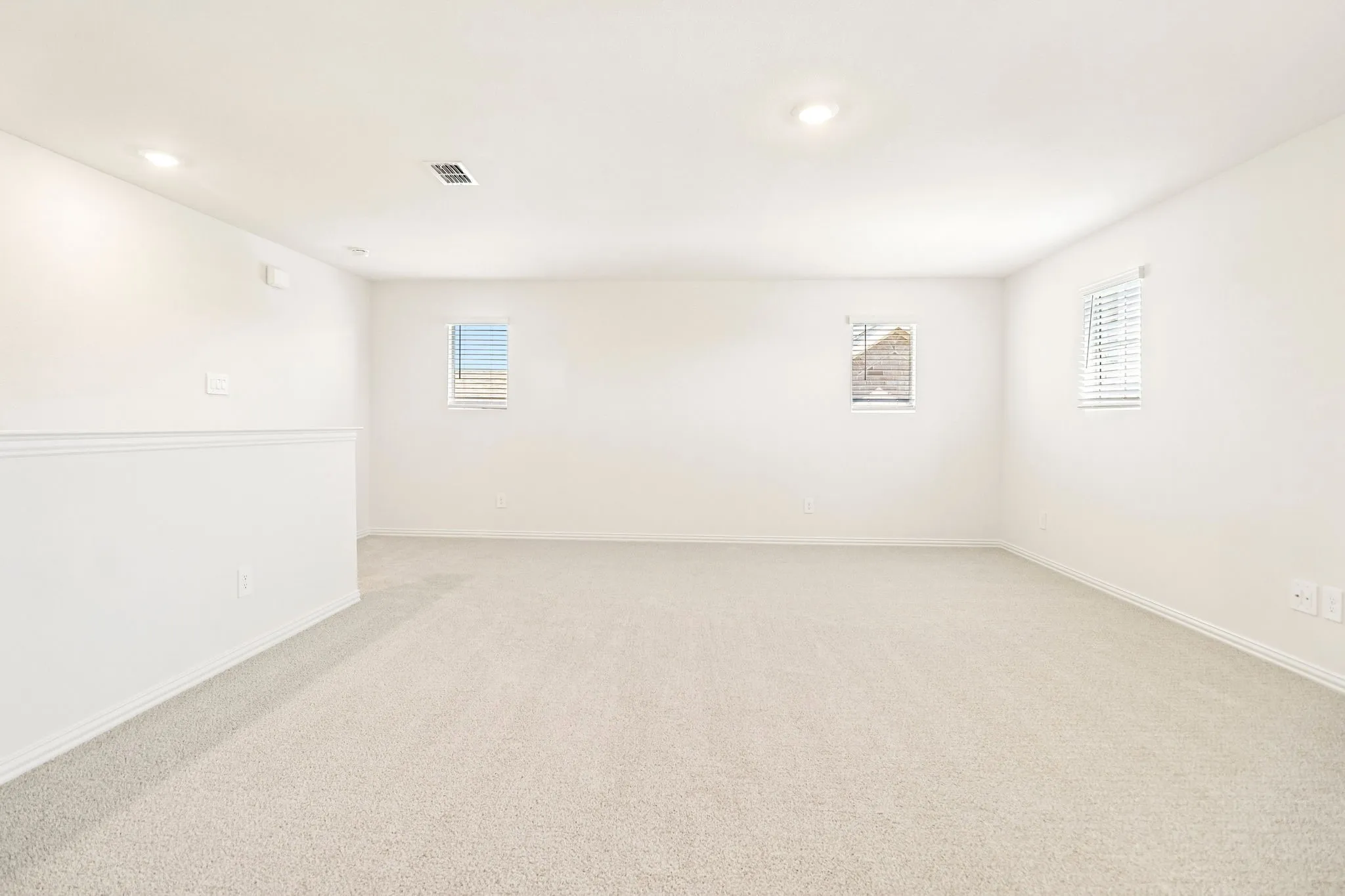  Photo is not of the actual home, but is an inspirational photo of builder’s model home and may depict options, furnishings, and/or decorator features that are not included.
