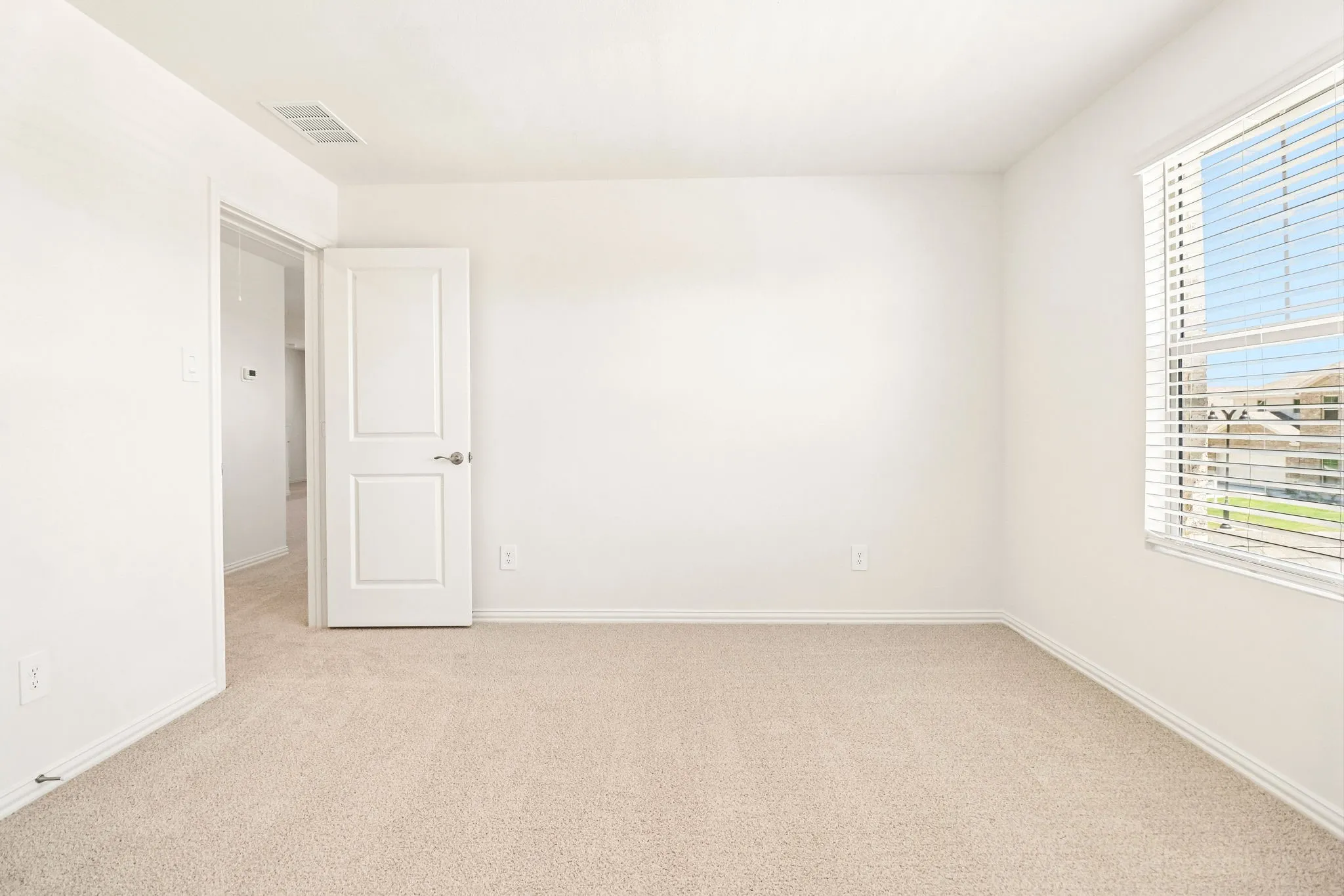  Photo is not of the actual home, but is an inspirational photo of builder’s model home and may depict options, furnishings, and/or decorator features that are not included.
