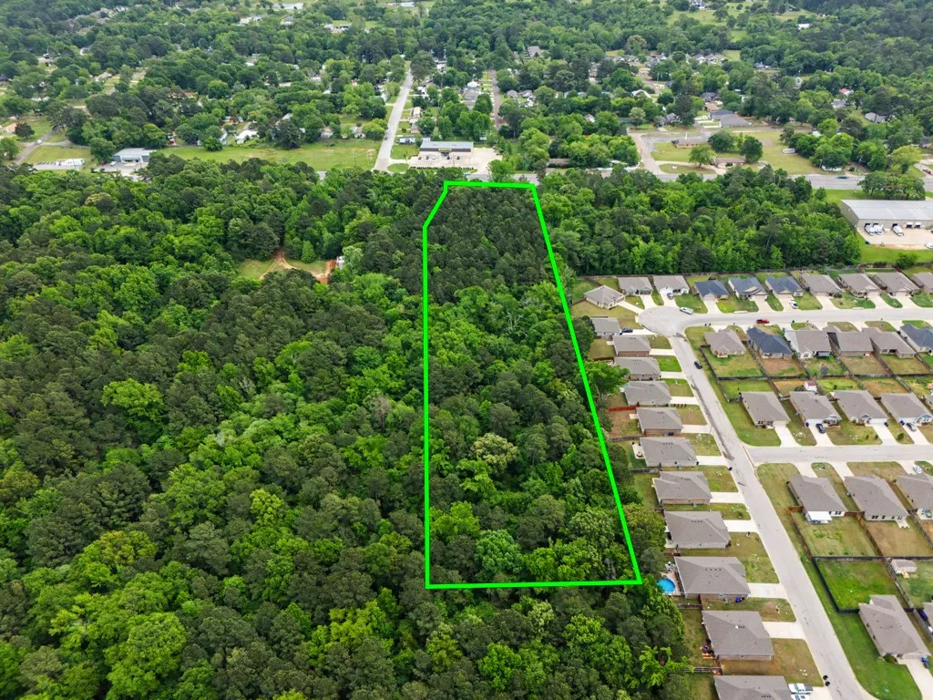 Expansive wooded acreage outlined in green, featuring dense tree cover