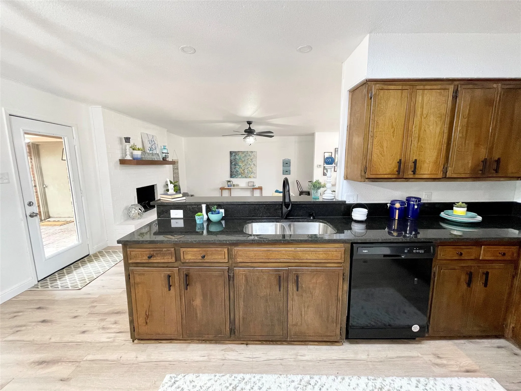 Single Family Residence For Sale in Tarrant County , 2003 Ford Street, Arlington, Texas 76013, 3 Bedroom, 2 Bathroom, 2 Garage spaces, 1,727 Sqft, built in 1972, mls#21264493, Real Estate Agent in Arlington, Homes For Sale in Tarrant county, Homes For Sale in Arlington, Realtor in Arlington Texas, Real Estate Brokerage Independent Realty Texas, Luminita Cordes Realtor