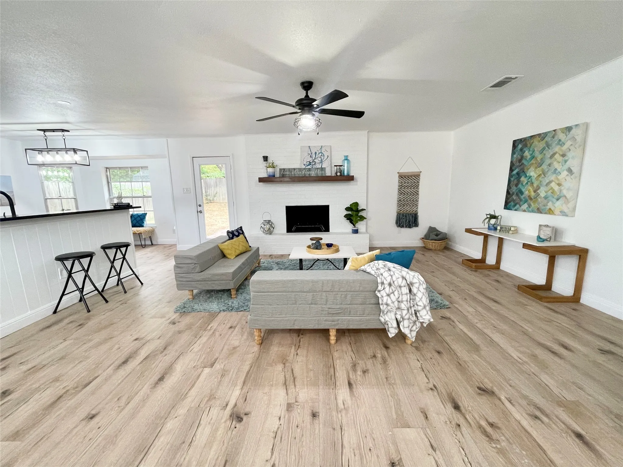 Single Family Residence For Sale in Tarrant County , 2003 Ford Street, Arlington, Texas 76013, 3 Bedroom, 2 Bathroom, 2 Garage spaces, 1,727 Sqft, built in 1972, mls#21264493, Real Estate Agent in Arlington, Homes For Sale in Tarrant county, Homes For Sale in Arlington, Realtor in Arlington Texas, Real Estate Brokerage Independent Realty Texas, Luminita Cordes Realtor