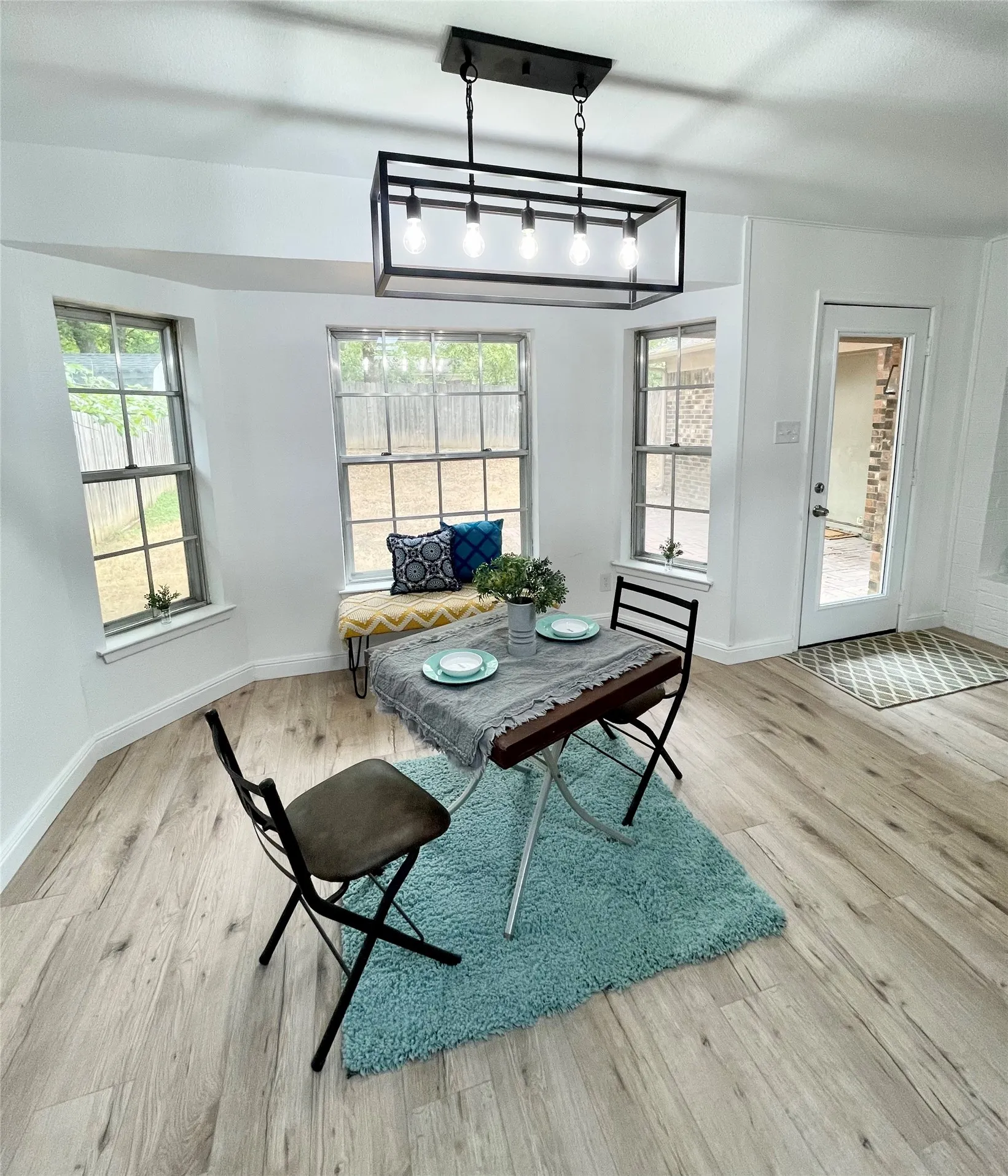 Single Family Residence For Sale in Tarrant County , 2003 Ford Street, Arlington, Texas 76013, 3 Bedroom, 2 Bathroom, 2 Garage spaces, 1,727 Sqft, built in 1972, mls#21264493, Real Estate Agent in Arlington, Homes For Sale in Tarrant county, Homes For Sale in Arlington, Realtor in Arlington Texas, Real Estate Brokerage Independent Realty Texas, Luminita Cordes Realtor