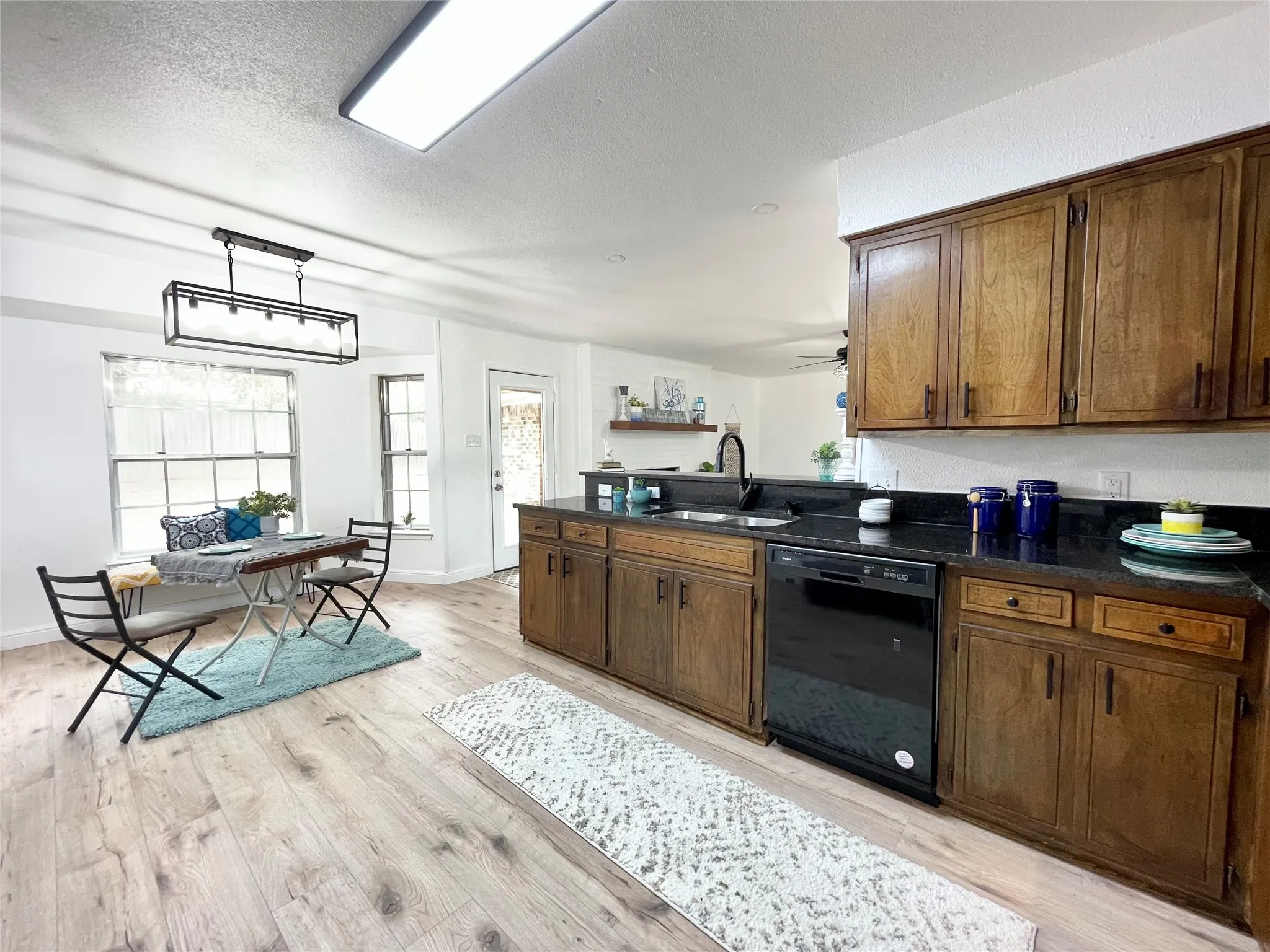 Single Family Residence For Sale in Tarrant County , 2003 Ford Street, Arlington, Texas 76013, 3 Bedroom, 2 Bathroom, 2 Garage spaces, 1,727 Sqft, built in 1972, mls#21264493, Real Estate Agent in Arlington, Homes For Sale in Tarrant county, Homes For Sale in Arlington, Realtor in Arlington Texas, Real Estate Brokerage Independent Realty Texas, Luminita Cordes Realtor