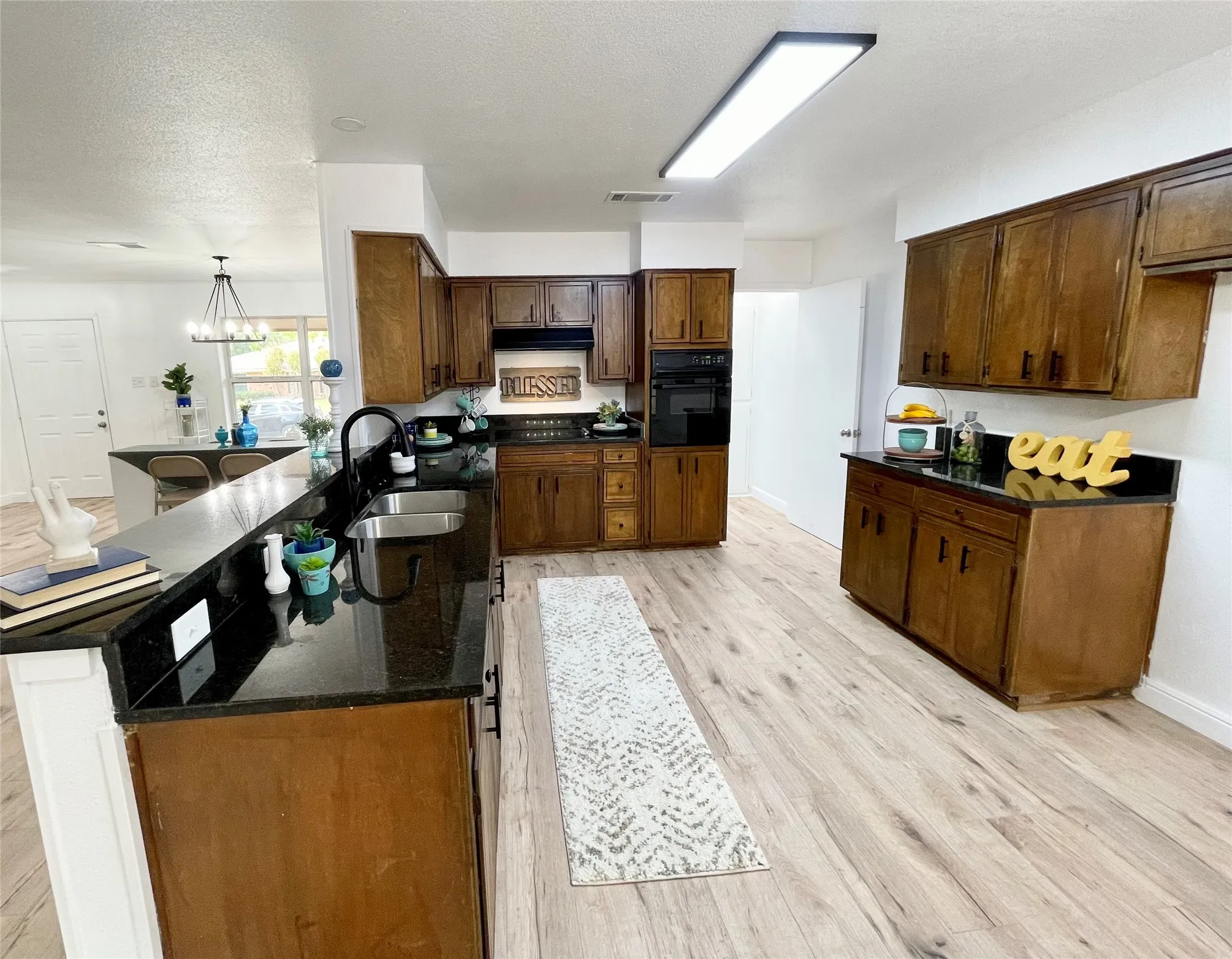 Single Family Residence For Sale in Tarrant County , 2003 Ford Street, Arlington, Texas 76013, 3 Bedroom, 2 Bathroom, 2 Garage spaces, 1,727 Sqft, built in 1972, mls#21264493, Real Estate Agent in Arlington, Homes For Sale in Tarrant county, Homes For Sale in Arlington, Realtor in Arlington Texas, Real Estate Brokerage Independent Realty Texas, Luminita Cordes Realtor
