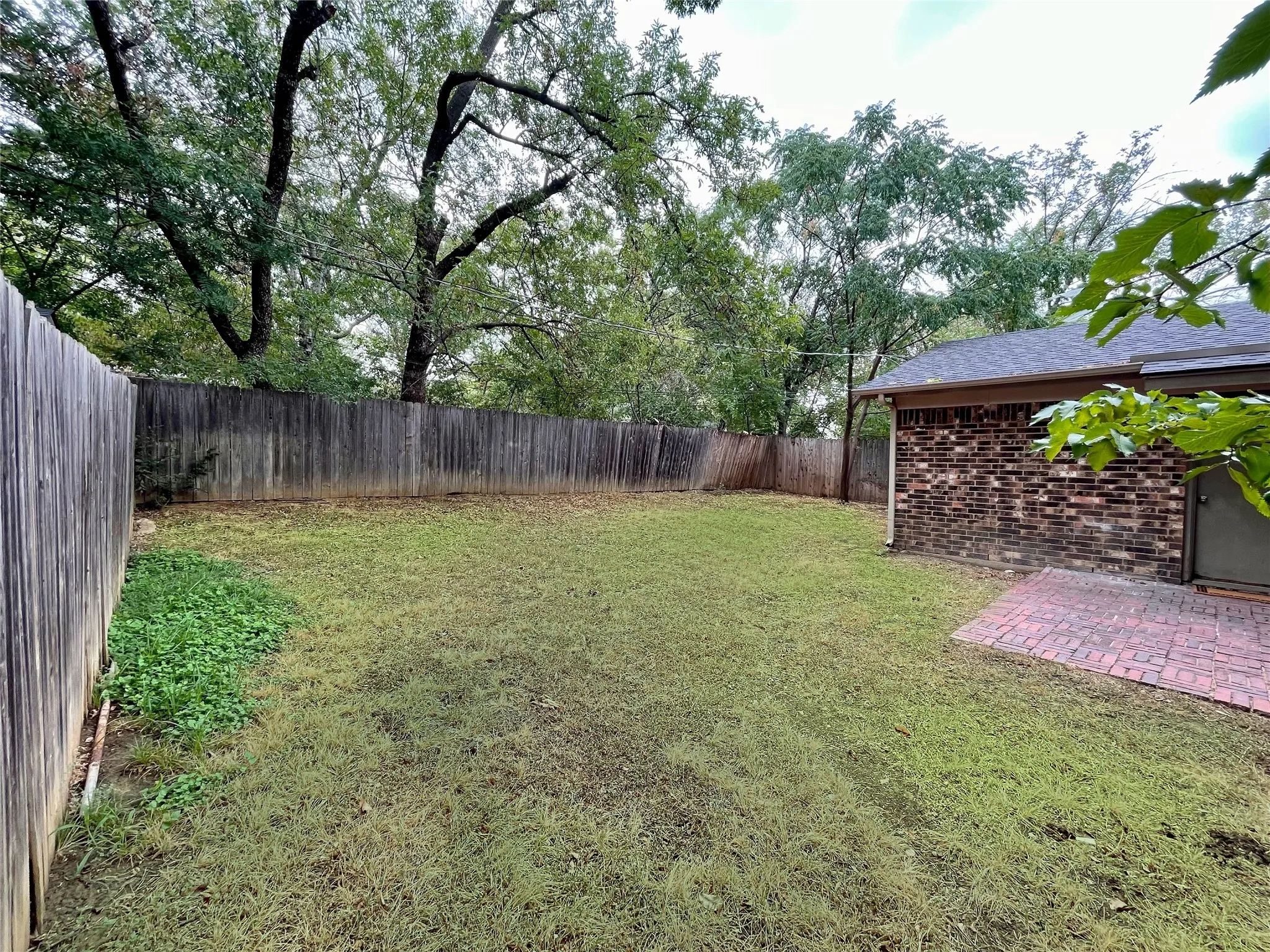Single Family Residence For Sale in Tarrant County , 2003 Ford Street, Arlington, Texas 76013, 3 Bedroom, 2 Bathroom, 2 Garage spaces, 1,727 Sqft, built in 1972, mls#21264493, Real Estate Agent in Arlington, Homes For Sale in Tarrant county, Homes For Sale in Arlington, Realtor in Arlington Texas, Real Estate Brokerage Independent Realty Texas, Luminita Cordes Realtor