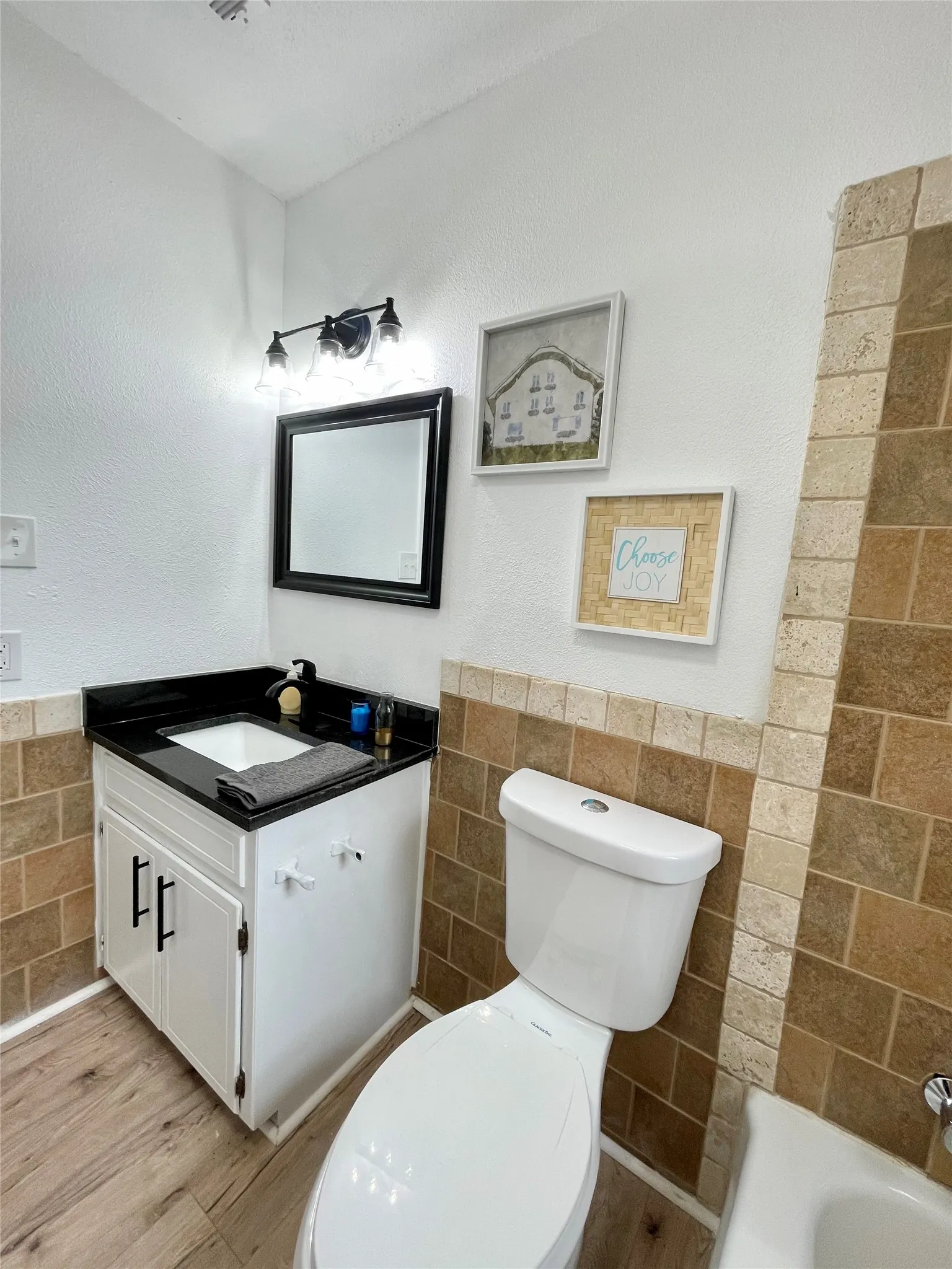 Single Family Residence For Sale in Tarrant County , 2003 Ford Street, Arlington, Texas 76013, 3 Bedroom, 2 Bathroom, 2 Garage spaces, 1,727 Sqft, built in 1972, mls#21264493, Real Estate Agent in Arlington, Homes For Sale in Tarrant county, Homes For Sale in Arlington, Realtor in Arlington Texas, Real Estate Brokerage Independent Realty Texas, Luminita Cordes Realtor