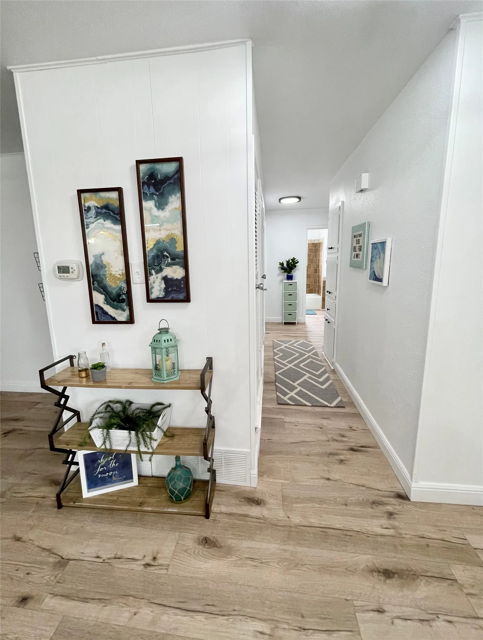 Single Family Residence For Sale in Tarrant County , 2003 Ford Street, Arlington, Texas 76013, 3 Bedroom, 2 Bathroom, 2 Garage spaces, 1,727 Sqft, built in 1972, mls#21264493, Real Estate Agent in Arlington, Homes For Sale in Tarrant county, Homes For Sale in Arlington, Realtor in Arlington Texas, Real Estate Brokerage Independent Realty Texas, Luminita Cordes Realtor