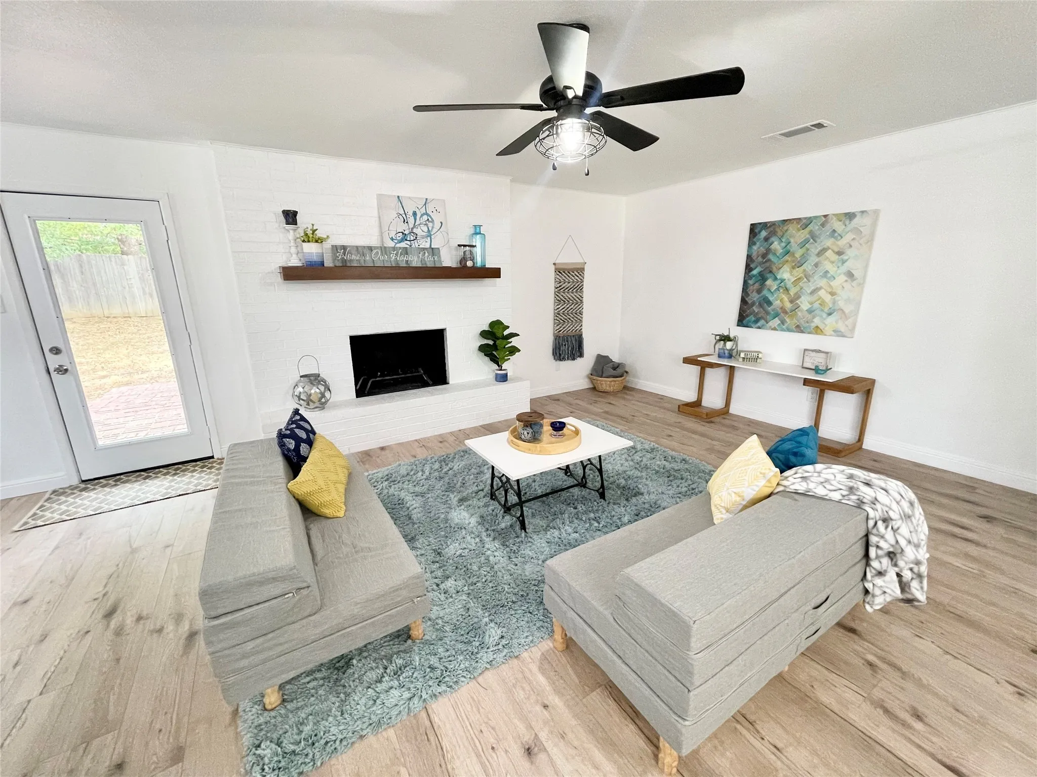 Single Family Residence For Sale in Tarrant County , 2003 Ford Street, Arlington, Texas 76013, 3 Bedroom, 2 Bathroom, 2 Garage spaces, 1,727 Sqft, built in 1972, mls#21264493, Real Estate Agent in Arlington, Homes For Sale in Tarrant county, Homes For Sale in Arlington, Realtor in Arlington Texas, Real Estate Brokerage Independent Realty Texas, Luminita Cordes Realtor