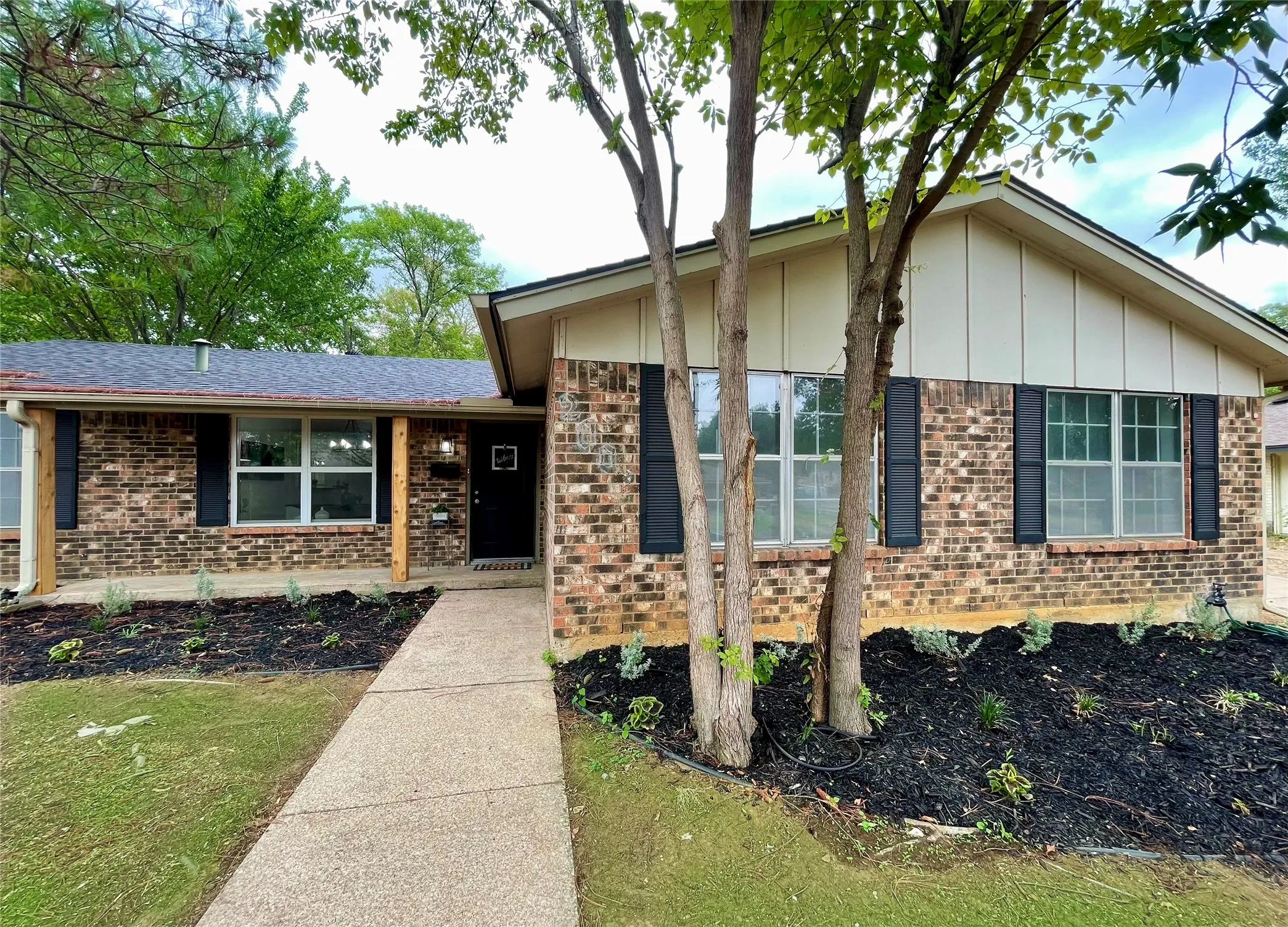 Single Family Residence For Sale in Tarrant County , 2003 Ford Street, Arlington, Texas 76013, 3 Bedroom, 2 Bathroom, 2 Garage spaces, 1,727 Sqft, built in 1972, mls#21264493, Real Estate Agent in Arlington, Homes For Sale in Tarrant county, Homes For Sale in Arlington, Realtor in Arlington Texas, Real Estate Brokerage Independent Realty Texas, Luminita Cordes Realtor