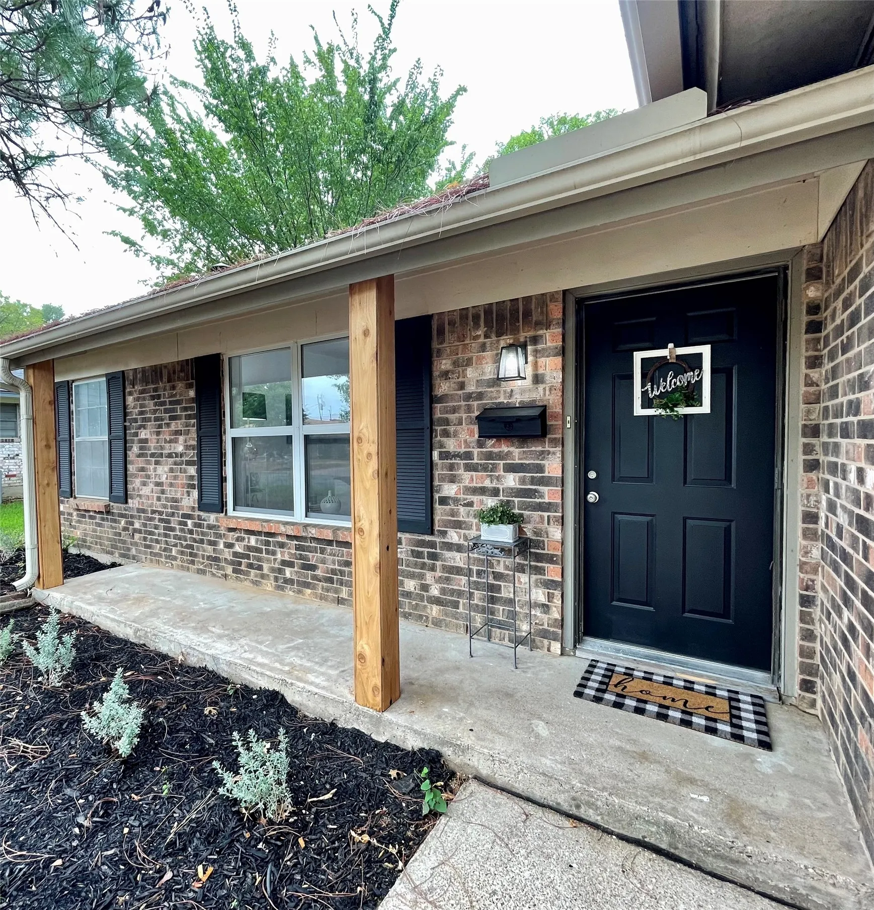 Single Family Residence For Sale in Tarrant County , 2003 Ford Street, Arlington, Texas 76013, 3 Bedroom, 2 Bathroom, 2 Garage spaces, 1,727 Sqft, built in 1972, mls#21264493, Real Estate Agent in Arlington, Homes For Sale in Tarrant county, Homes For Sale in Arlington, Realtor in Arlington Texas, Real Estate Brokerage Independent Realty Texas, Luminita Cordes Realtor