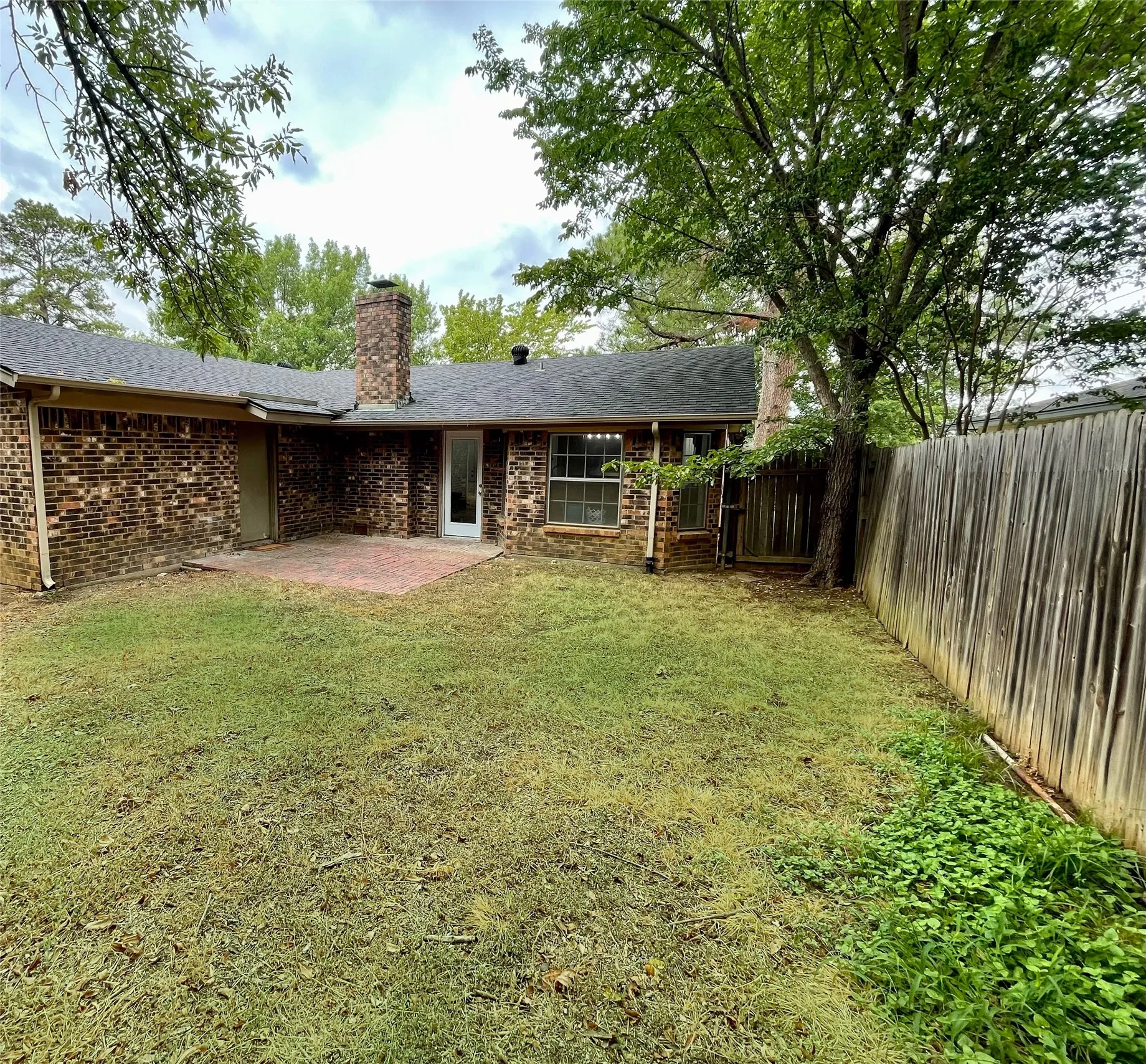 Single Family Residence For Sale in Tarrant County , 2003 Ford Street, Arlington, Texas 76013, 3 Bedroom, 2 Bathroom, 2 Garage spaces, 1,727 Sqft, built in 1972, mls#21264493, Real Estate Agent in Arlington, Homes For Sale in Tarrant county, Homes For Sale in Arlington, Realtor in Arlington Texas, Real Estate Brokerage Independent Realty Texas, Luminita Cordes Realtor