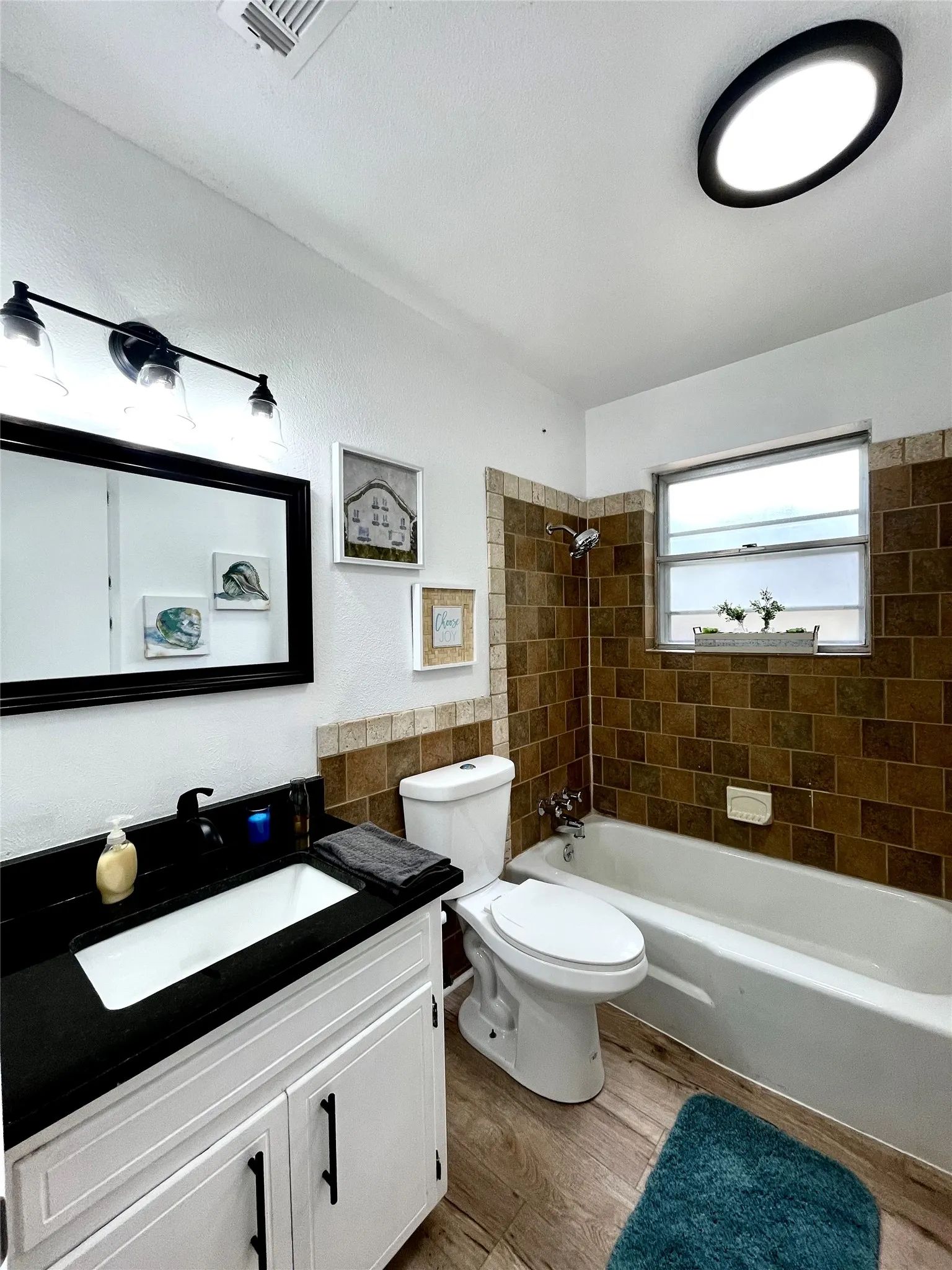 Single Family Residence For Sale in Tarrant County , 2003 Ford Street, Arlington, Texas 76013, 3 Bedroom, 2 Bathroom, 2 Garage spaces, 1,727 Sqft, built in 1972, mls#21264493, Real Estate Agent in Arlington, Homes For Sale in Tarrant county, Homes For Sale in Arlington, Realtor in Arlington Texas, Real Estate Brokerage Independent Realty Texas, Luminita Cordes Realtor