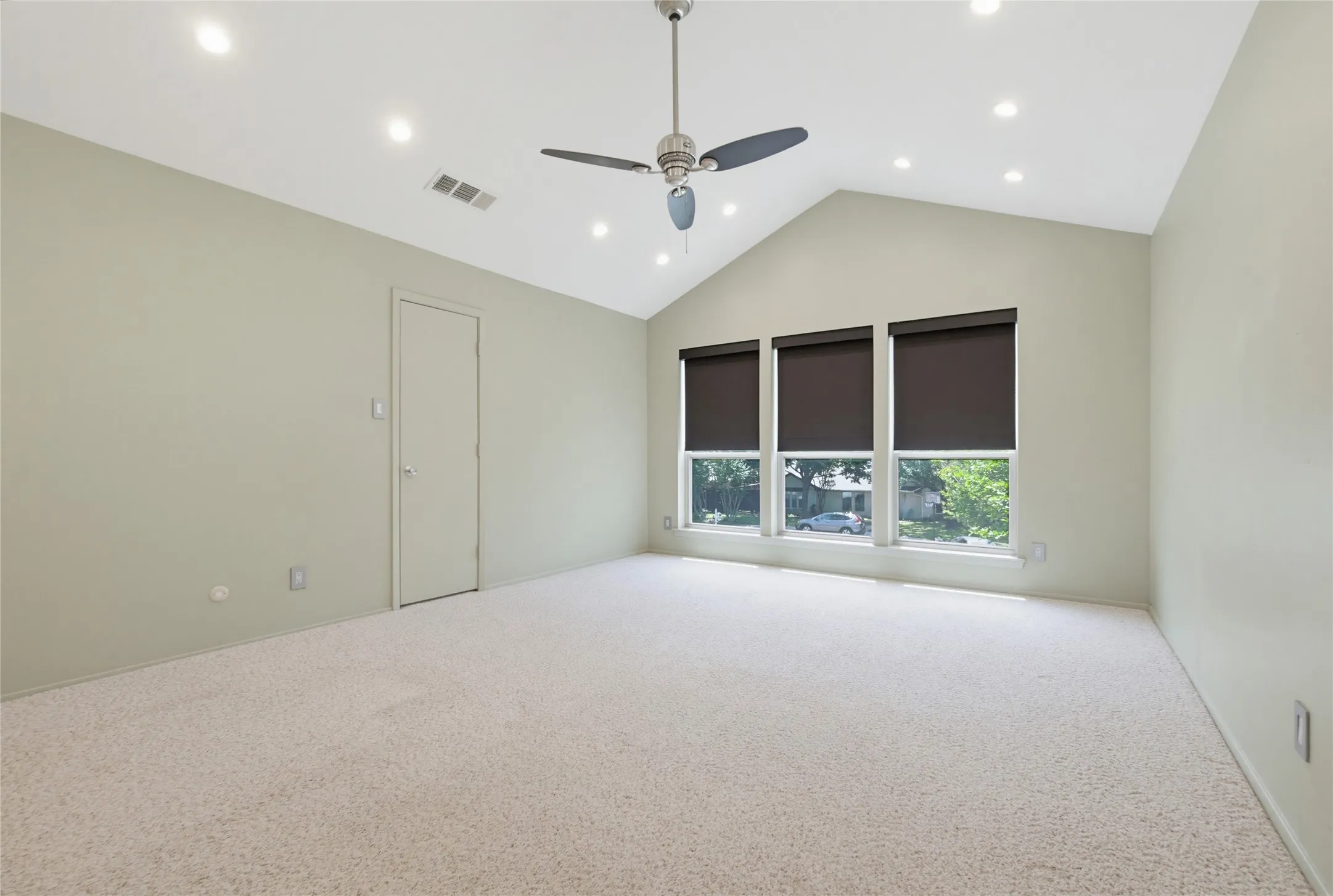 Single Family Residence For Sale in Dallas County , 8903 Maple Glen Drive, Dallas, Texas 75231, 4 Bedroom, 3 Bathroom, 2 Garage spaces, 2,631 Sqft, built in 1978, mls#21255354, Real Estate Agent in Dallas, Homes For Sale in Dallas county, Homes For Sale in Dallas, Realtor in Dallas Texas, Real Estate Brokerage Independent Realty Texas, Luminita Cordes Realtor