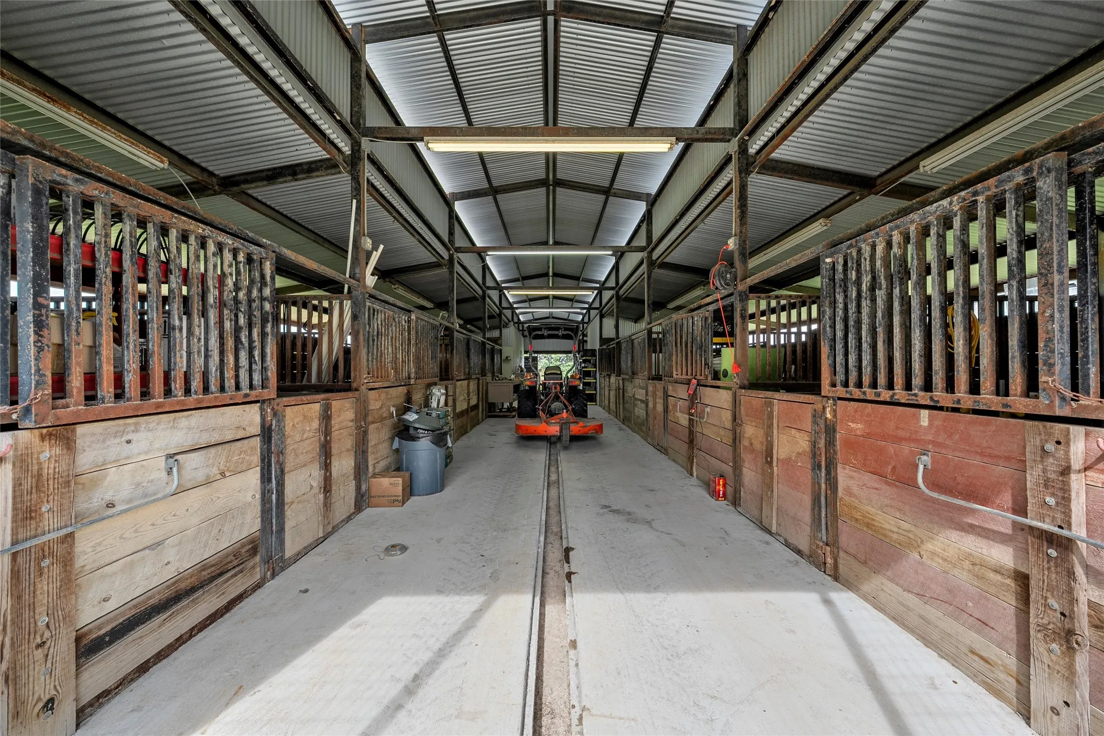 Farm For Sale in Bosque County , 153 County Road 2139, Iredell, Texas 76649, 4 Bedroom, 3 Bathroom, Garage spaces, 2,228 Sqft, built in 2002, mls#21261533, Real Estate Agent in Iredell, Homes For Sale in Bosque county, Homes For Sale in Iredell, Realtor in Iredell Texas, Real Estate Brokerage Independent Realty Texas, Luminita Cordes Realtor