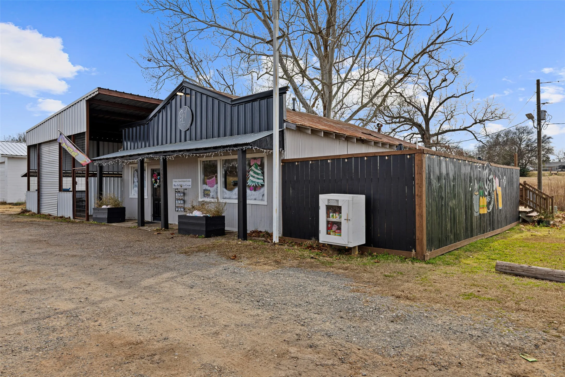 Business For Sale in Harrison County , 17227 State Highway 154, Harleton, Texas 75651, 0, 0, Garage spaces, 0 Sqft, built in 1940, mls#21264529, Real Estate Agent in Harleton, Homes For Sale in Harrison county, Homes For Sale in Harleton, Realtor in Harleton Texas, Real Estate Brokerage Independent Realty Texas, Luminita Cordes Realtor
