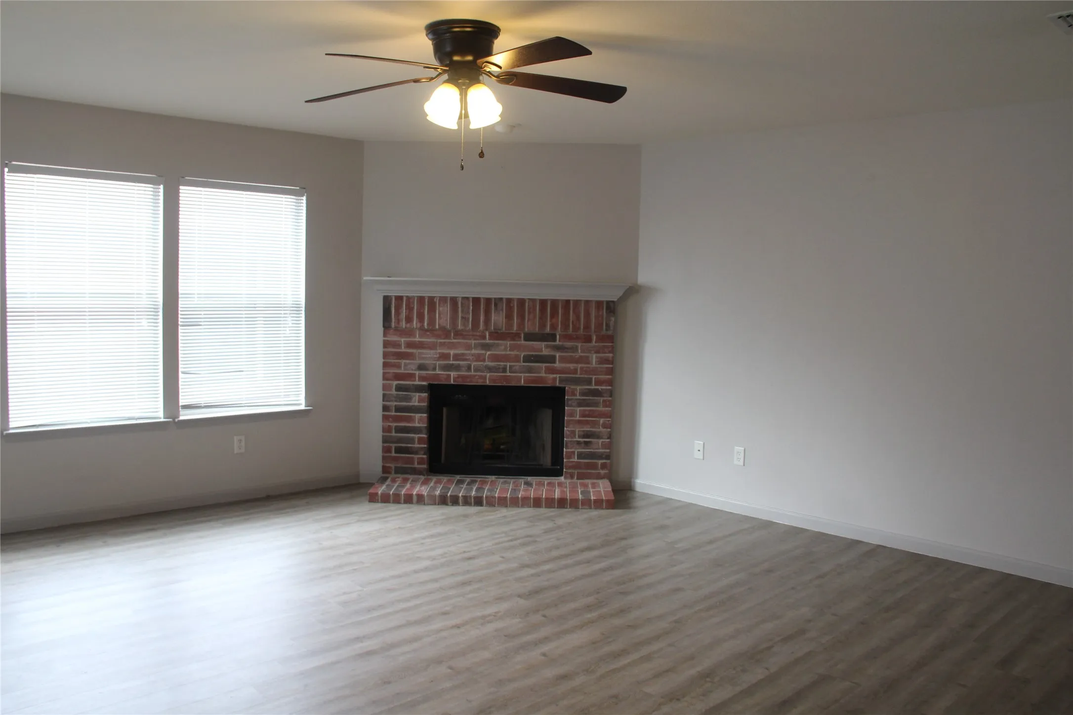 Single Family Residence For Rent in Tarrant County , 9224 Monument Court, Fort Worth, Texas 76244, 3 Bedrooms, 2 Bathrooms, 2 Garage spaces, 1,591 Sqft, built in 2005, Price $2,095, mls#21262814, Real Estate Agent in Fort Worth, Homes For Rent in Tarrant county, Homes For Rent in Fort Worth, Realtor in Fort Worth Texas, Real Estate Brokerage Independent Realty Texas, Luminita Cordes Realtor