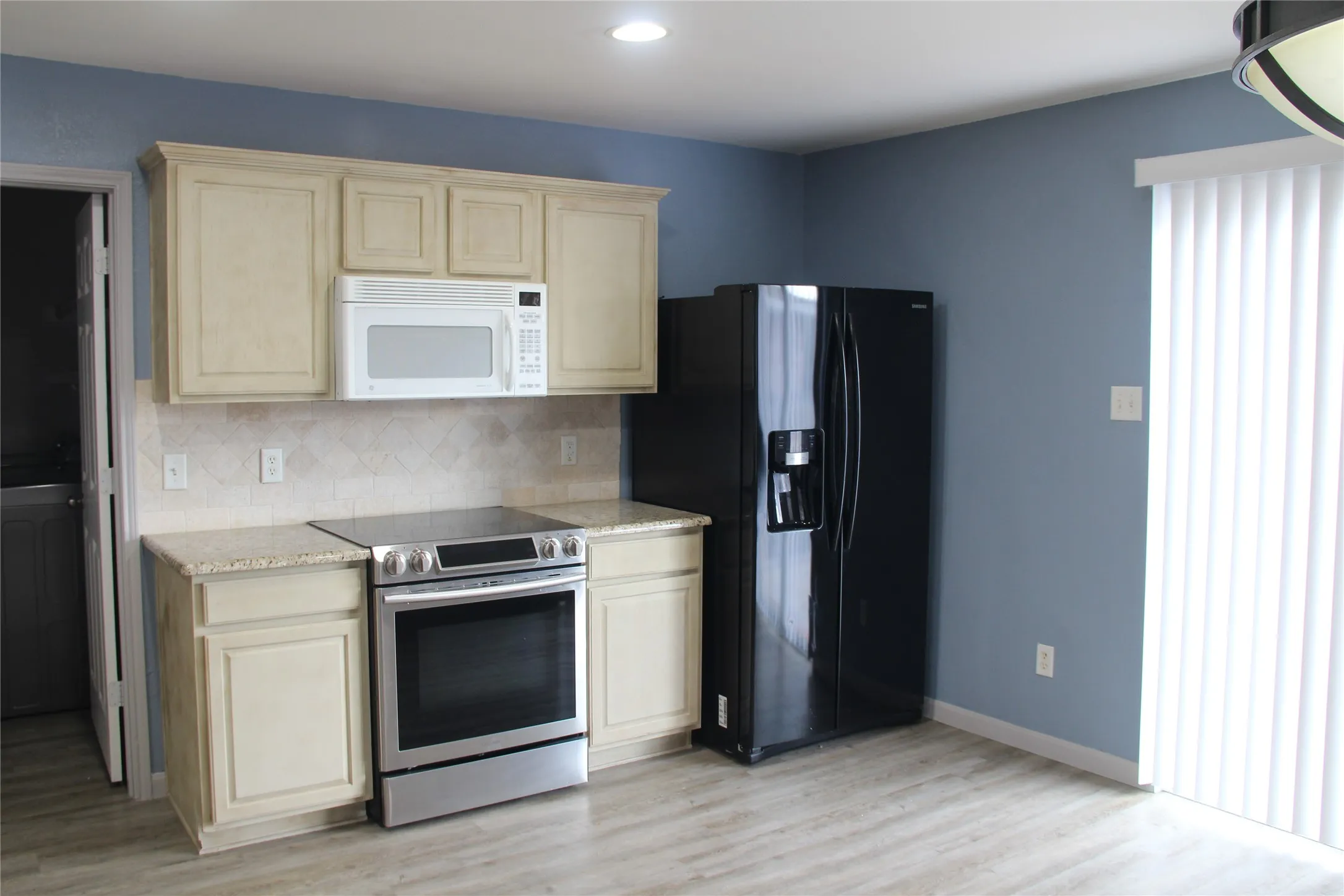 Single Family Residence For Rent in Tarrant County , 9224 Monument Court, Fort Worth, Texas 76244, 3 Bedrooms, 2 Bathrooms, 2 Garage spaces, 1,591 Sqft, built in 2005, Price $2,095, mls#21262814, Real Estate Agent in Fort Worth, Homes For Rent in Tarrant county, Homes For Rent in Fort Worth, Realtor in Fort Worth Texas, Real Estate Brokerage Independent Realty Texas, Luminita Cordes Realtor