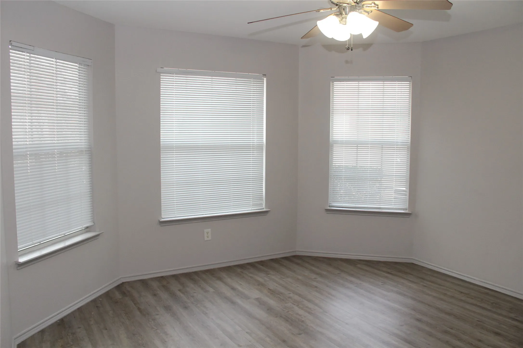 Single Family Residence For Rent in Tarrant County , 9224 Monument Court, Fort Worth, Texas 76244, 3 Bedrooms, 2 Bathrooms, 2 Garage spaces, 1,591 Sqft, built in 2005, Price $2,095, mls#21262814, Real Estate Agent in Fort Worth, Homes For Rent in Tarrant county, Homes For Rent in Fort Worth, Realtor in Fort Worth Texas, Real Estate Brokerage Independent Realty Texas, Luminita Cordes Realtor