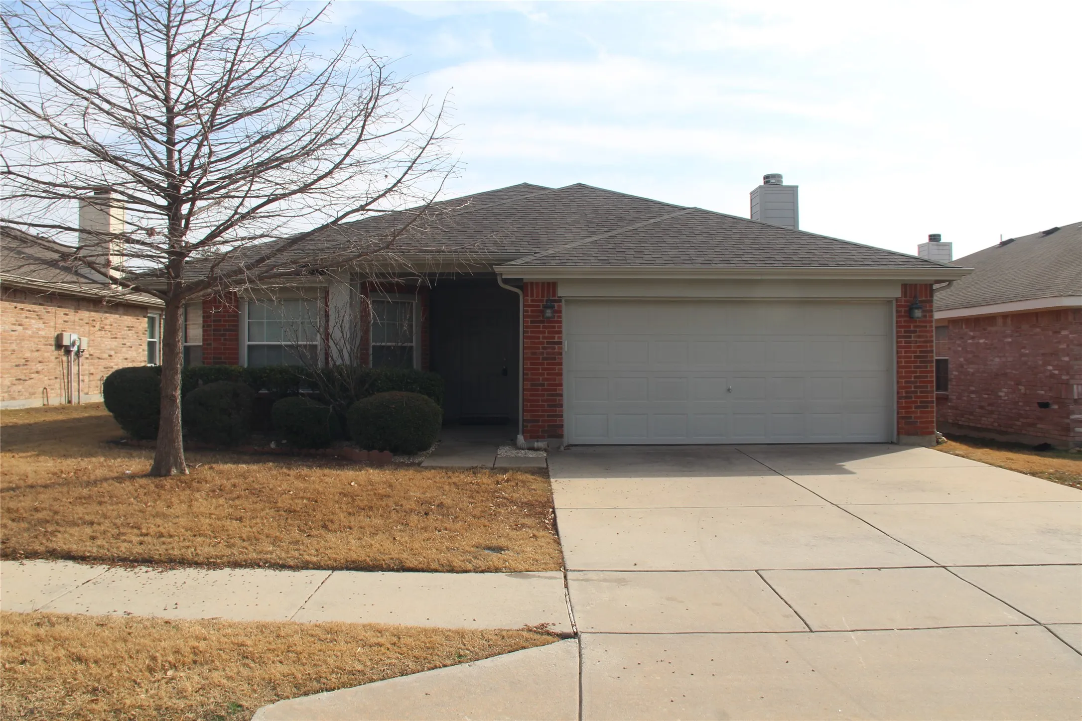 Single Family Residence For Rent in Tarrant County , 9224 Monument Court, Fort Worth, Texas 76244, 3 Bedrooms, 2 Bathrooms, 2 Garage spaces, 1,591 Sqft, built in 2005, Price $2,095, mls#21262814, Real Estate Agent in Fort Worth, Homes For Rent in Tarrant county, Homes For Rent in Fort Worth, Realtor in Fort Worth Texas, Real Estate Brokerage Independent Realty Texas, Luminita Cordes Realtor