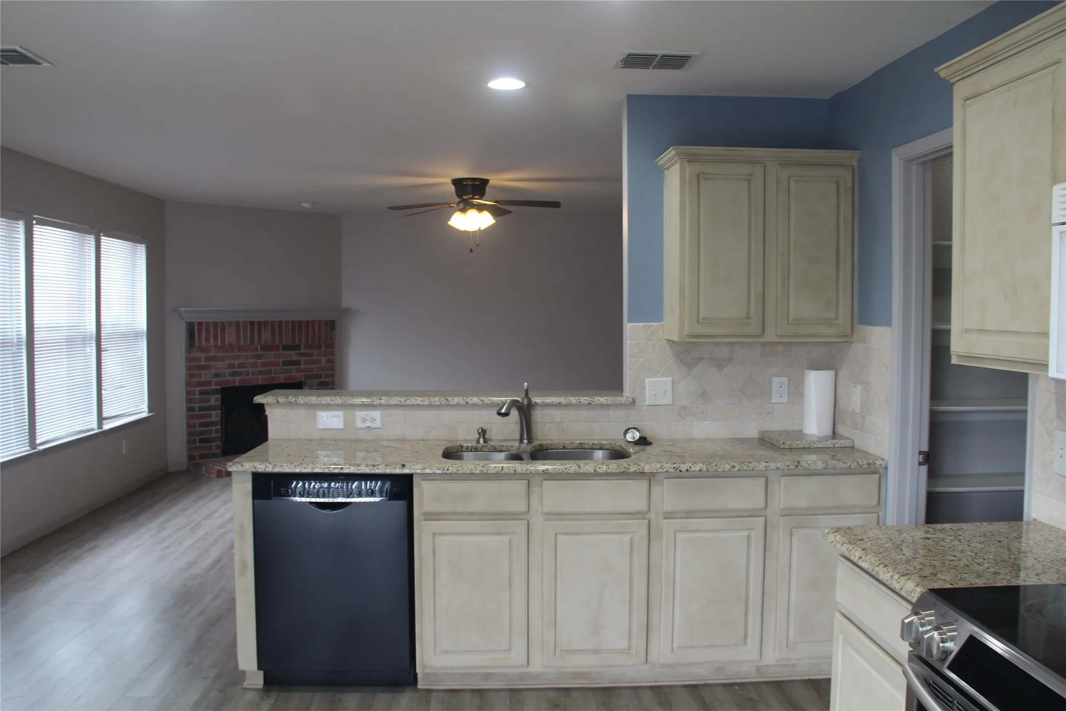 Single Family Residence For Rent in Tarrant County , 9224 Monument Court, Fort Worth, Texas 76244, 3 Bedrooms, 2 Bathrooms, 2 Garage spaces, 1,591 Sqft, built in 2005, Price $2,095, mls#21262814, Real Estate Agent in Fort Worth, Homes For Rent in Tarrant county, Homes For Rent in Fort Worth, Realtor in Fort Worth Texas, Real Estate Brokerage Independent Realty Texas, Luminita Cordes Realtor