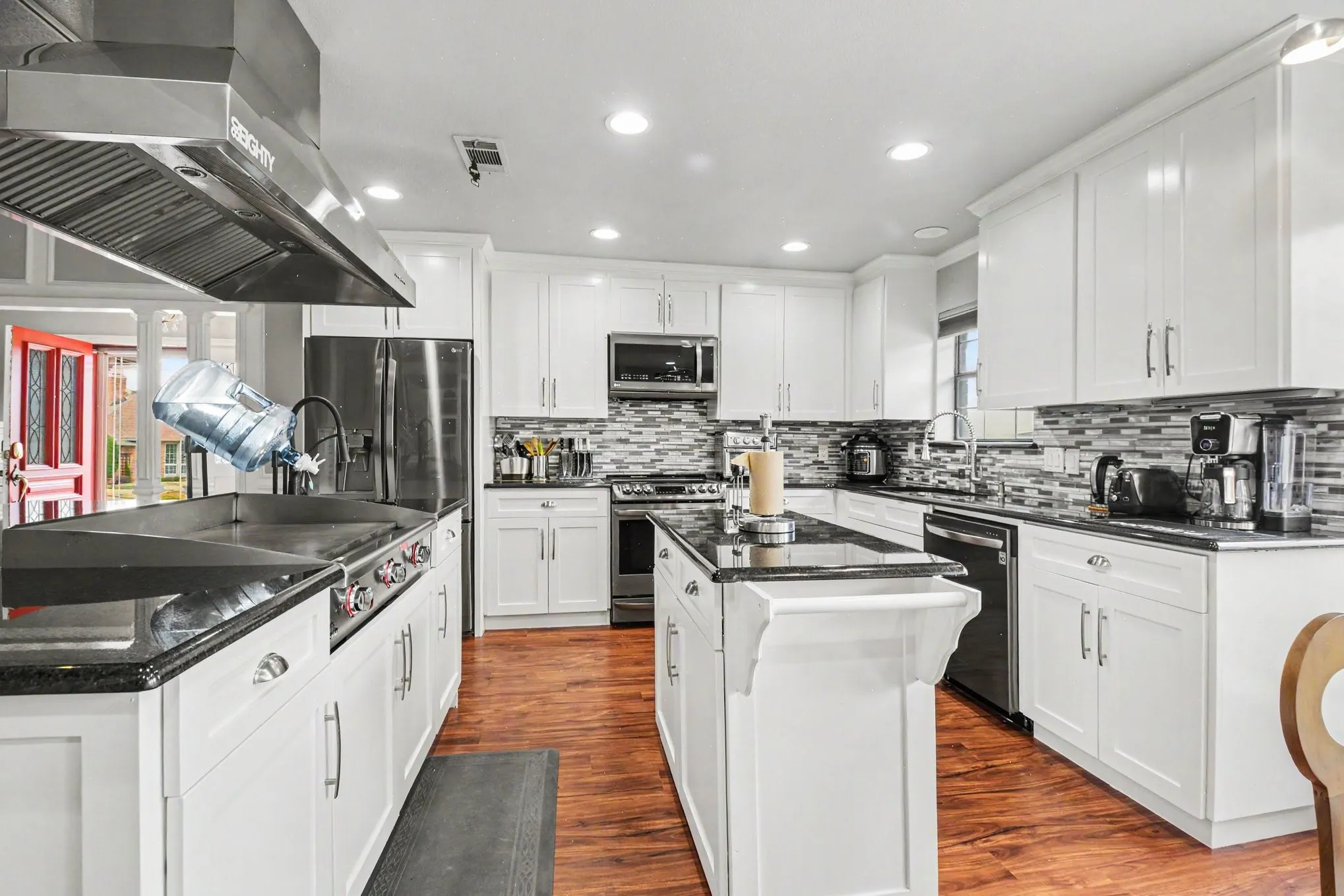 Single Family Residence For Sale in Dallas County , 2212 Southern Court, Carrollton, Texas 75006, 3 Bedroom, 3 Bathroom, 2 Garage spaces, 2,508 Sqft, built in 1981, mls#21225208, Real Estate Agent in Carrollton, Homes For Sale in Dallas county, Homes For Sale in Carrollton, Realtor in Carrollton Texas, Real Estate Brokerage Independent Realty Texas, Luminita Cordes Realtor