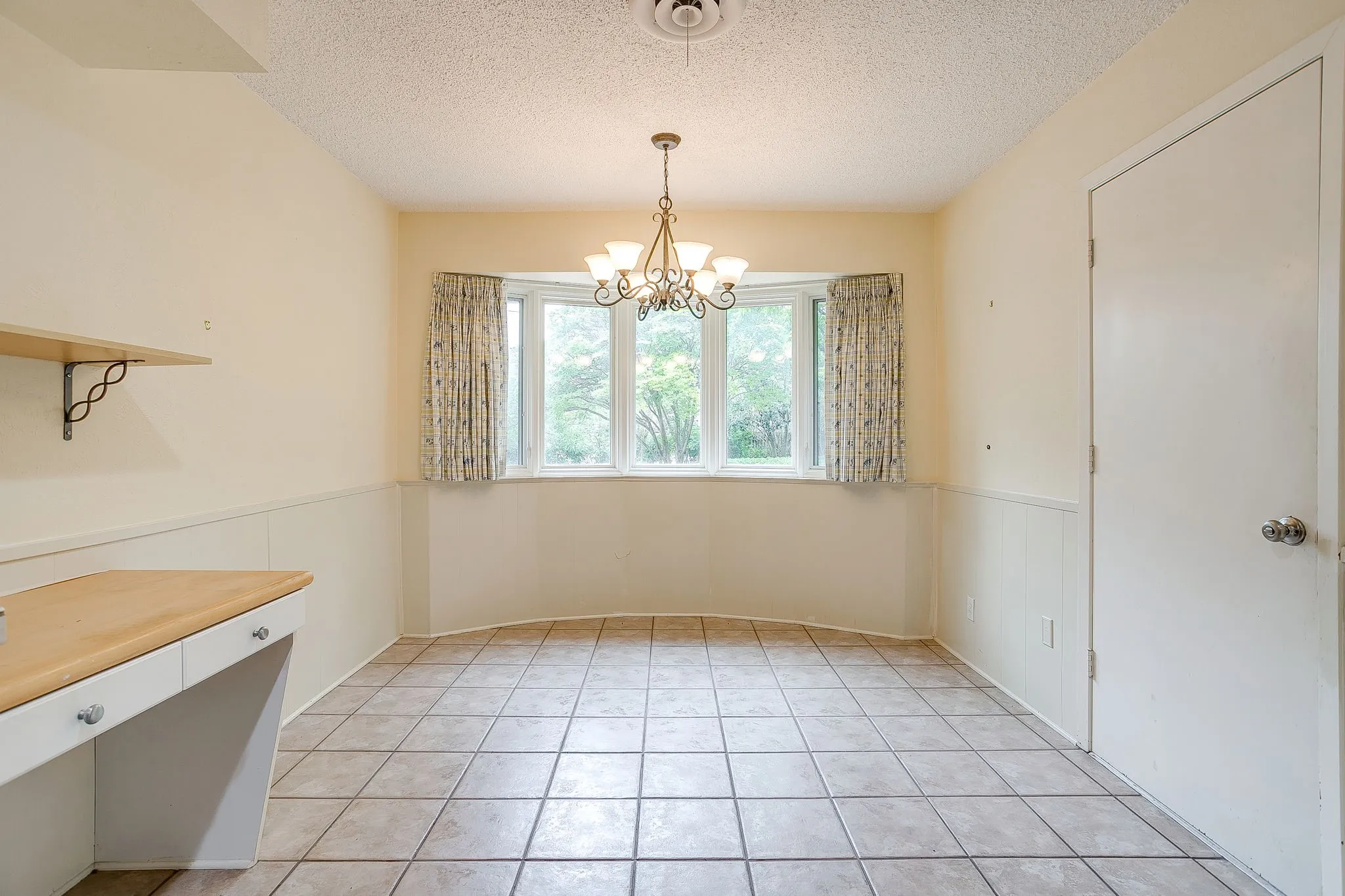 Single Family Residence For Sale in Tarrant County , 6348 Juneau Road, Fort Worth, Texas 76116, 3 Bedroom, 2 Bathroom, 2 Garage spaces, 2,467 Sqft, built in 1963, mls#21262582, Real Estate Agent in Fort Worth, Homes For Sale in Tarrant county, Homes For Sale in Fort Worth, Realtor in Fort Worth Texas, Real Estate Brokerage Independent Realty Texas, Luminita Cordes Realtor