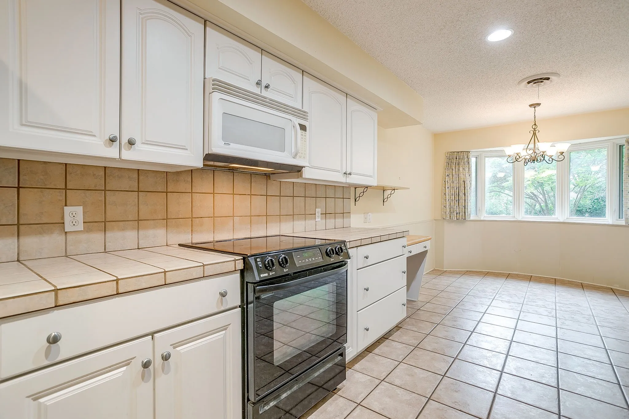 Single Family Residence For Sale in Tarrant County , 6348 Juneau Road, Fort Worth, Texas 76116, 3 Bedroom, 2 Bathroom, 2 Garage spaces, 2,467 Sqft, built in 1963, mls#21262582, Real Estate Agent in Fort Worth, Homes For Sale in Tarrant county, Homes For Sale in Fort Worth, Realtor in Fort Worth Texas, Real Estate Brokerage Independent Realty Texas, Luminita Cordes Realtor