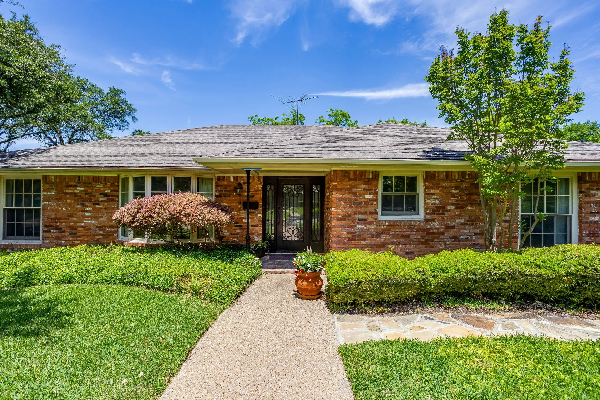 Single Family Residence For Sale in Tarrant County , 6348 Juneau Road, Fort Worth, Texas 76116, 3 Bedroom, 2 Bathroom, 2 Garage spaces, 2,467 Sqft, built in 1963, mls#21262582, Real Estate Agent in Fort Worth, Homes For Sale in Tarrant county, Homes For Sale in Fort Worth, Realtor in Fort Worth Texas, Real Estate Brokerage Independent Realty Texas, Luminita Cordes Realtor
