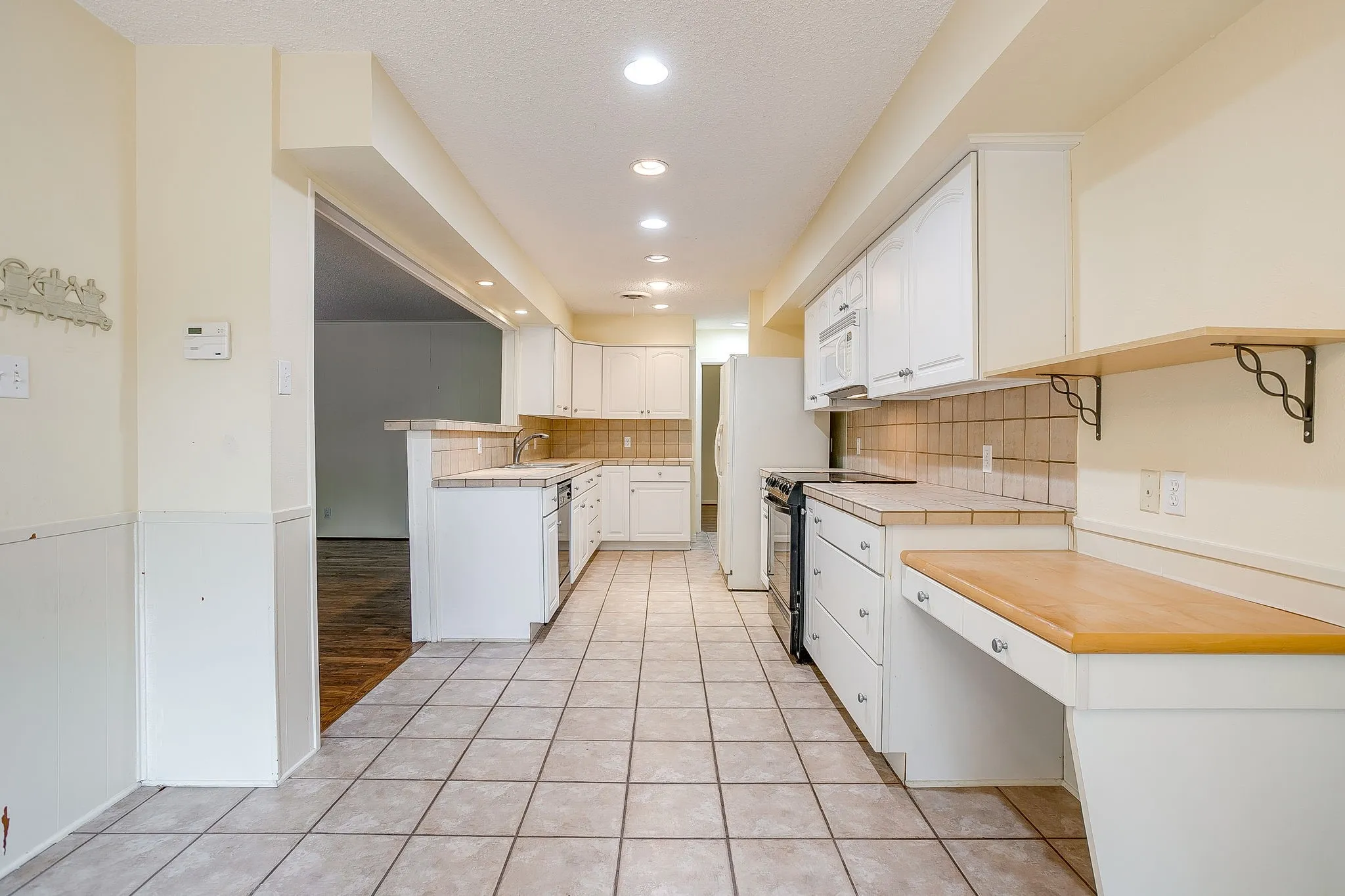 Single Family Residence For Sale in Tarrant County , 6348 Juneau Road, Fort Worth, Texas 76116, 3 Bedroom, 2 Bathroom, 2 Garage spaces, 2,467 Sqft, built in 1963, mls#21262582, Real Estate Agent in Fort Worth, Homes For Sale in Tarrant county, Homes For Sale in Fort Worth, Realtor in Fort Worth Texas, Real Estate Brokerage Independent Realty Texas, Luminita Cordes Realtor