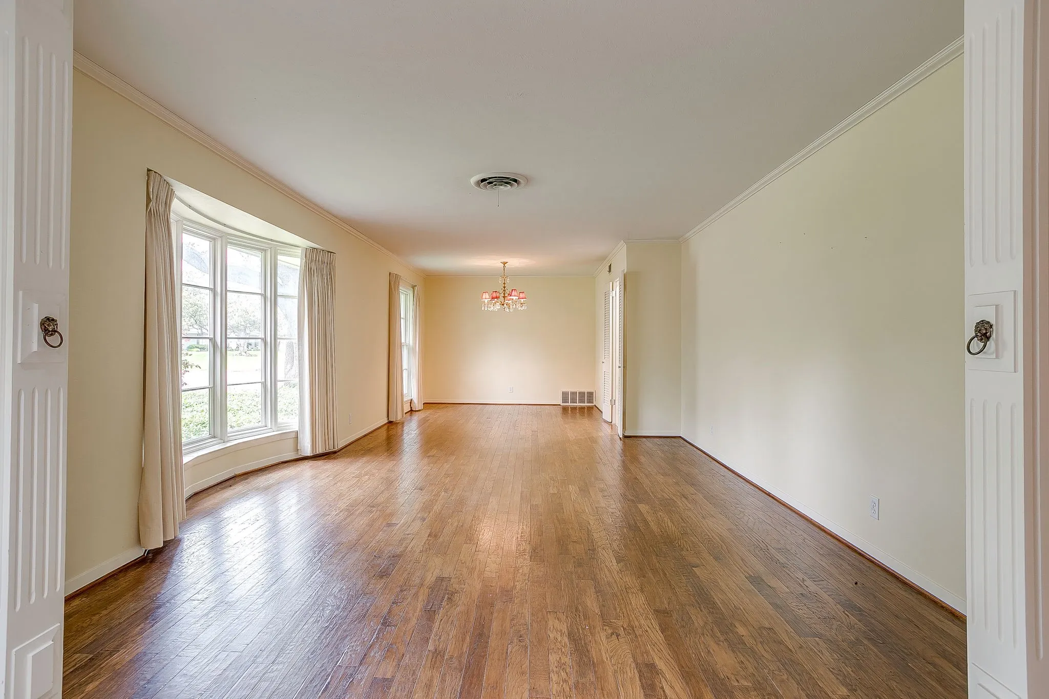 Single Family Residence For Sale in Tarrant County , 6348 Juneau Road, Fort Worth, Texas 76116, 3 Bedroom, 2 Bathroom, 2 Garage spaces, 2,467 Sqft, built in 1963, mls#21262582, Real Estate Agent in Fort Worth, Homes For Sale in Tarrant county, Homes For Sale in Fort Worth, Realtor in Fort Worth Texas, Real Estate Brokerage Independent Realty Texas, Luminita Cordes Realtor