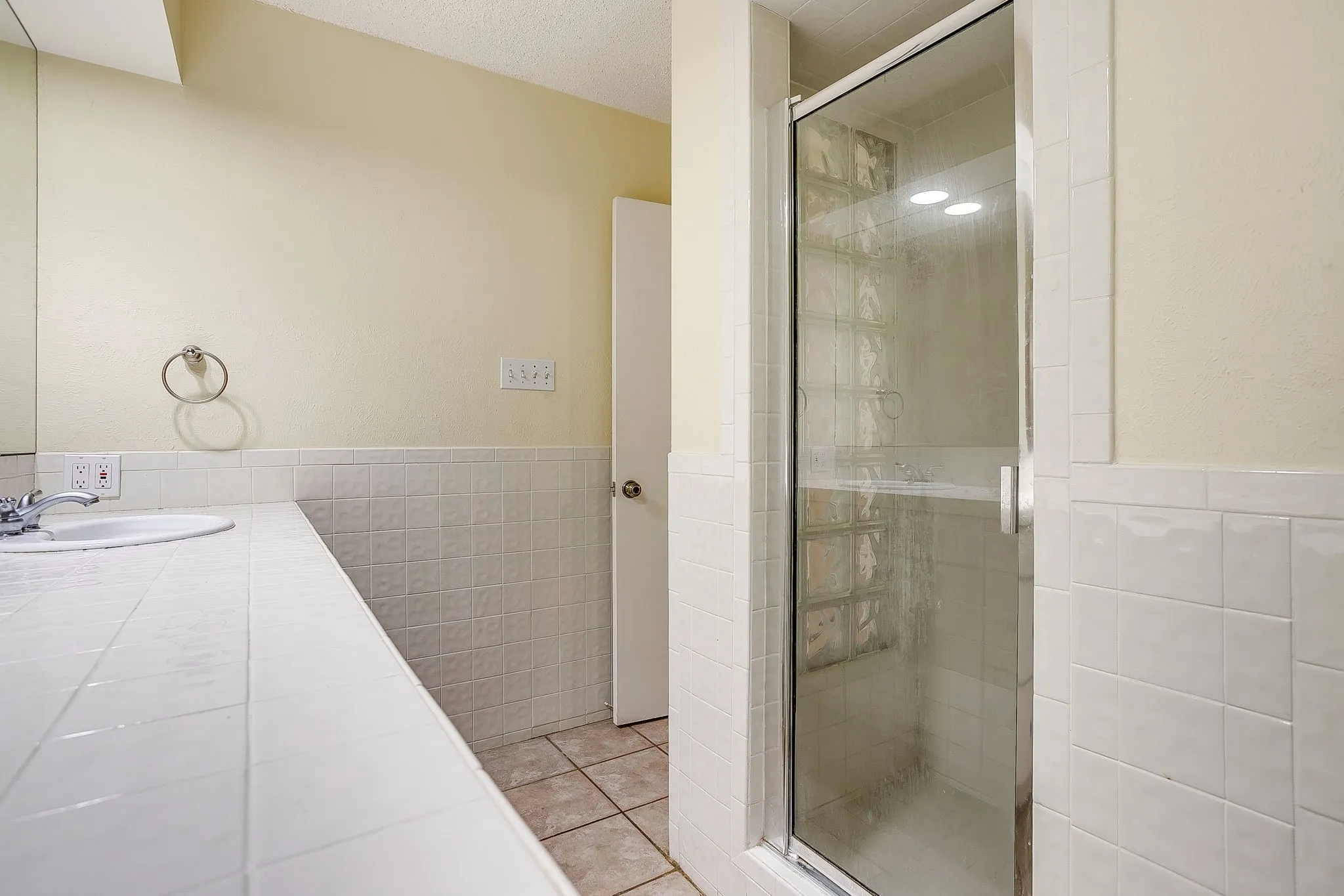 Single Family Residence For Sale in Tarrant County , 6348 Juneau Road, Fort Worth, Texas 76116, 3 Bedroom, 2 Bathroom, 2 Garage spaces, 2,467 Sqft, built in 1963, mls#21262582, Real Estate Agent in Fort Worth, Homes For Sale in Tarrant county, Homes For Sale in Fort Worth, Realtor in Fort Worth Texas, Real Estate Brokerage Independent Realty Texas, Luminita Cordes Realtor