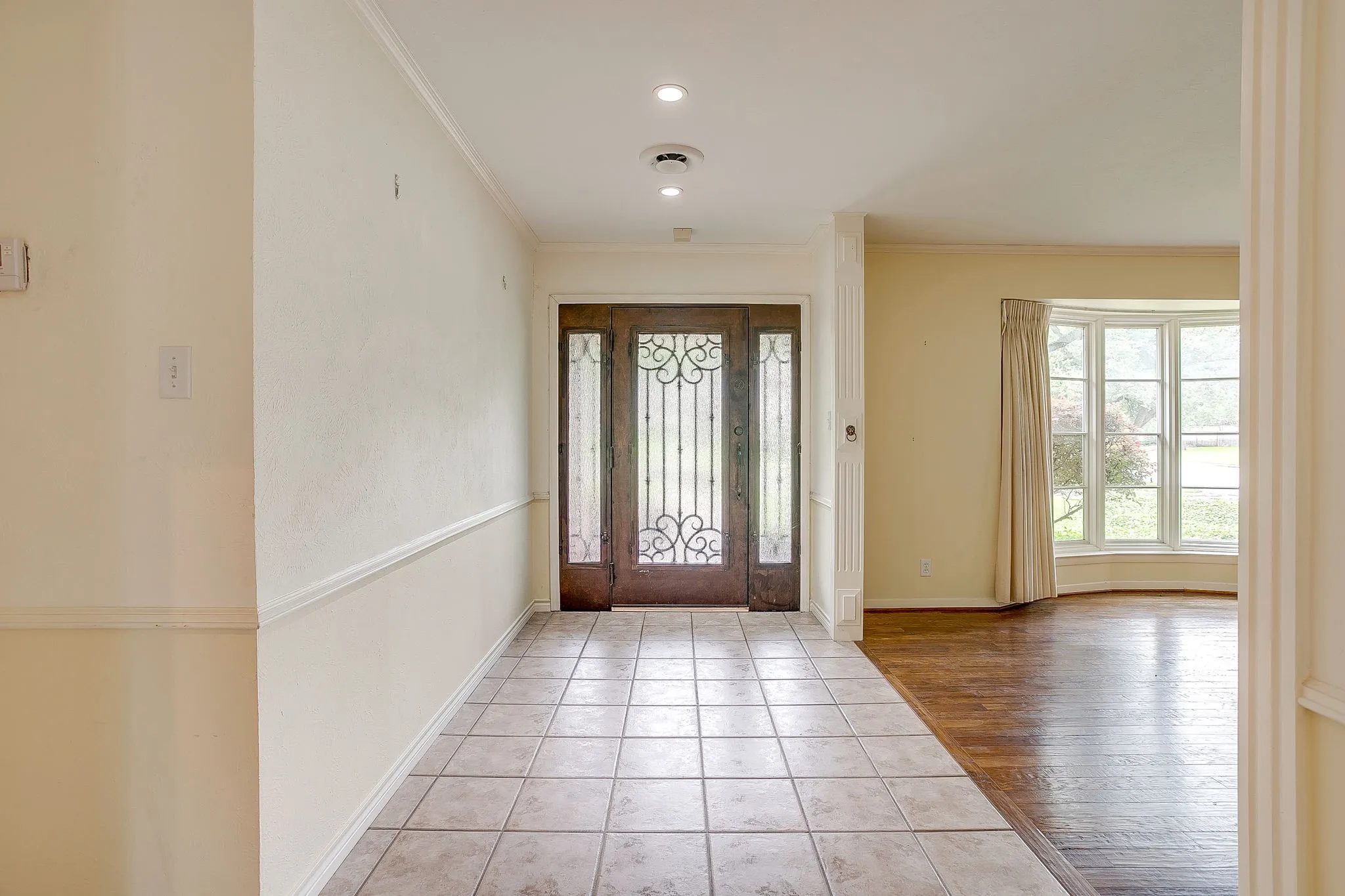 Single Family Residence For Sale in Tarrant County , 6348 Juneau Road, Fort Worth, Texas 76116, 3 Bedroom, 2 Bathroom, 2 Garage spaces, 2,467 Sqft, built in 1963, mls#21262582, Real Estate Agent in Fort Worth, Homes For Sale in Tarrant county, Homes For Sale in Fort Worth, Realtor in Fort Worth Texas, Real Estate Brokerage Independent Realty Texas, Luminita Cordes Realtor