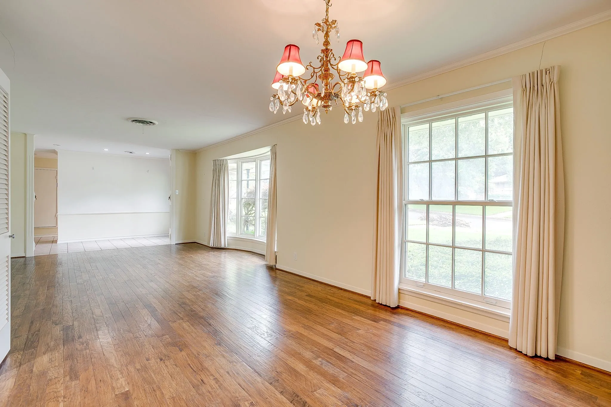 Single Family Residence For Sale in Tarrant County , 6348 Juneau Road, Fort Worth, Texas 76116, 3 Bedroom, 2 Bathroom, 2 Garage spaces, 2,467 Sqft, built in 1963, mls#21262582, Real Estate Agent in Fort Worth, Homes For Sale in Tarrant county, Homes For Sale in Fort Worth, Realtor in Fort Worth Texas, Real Estate Brokerage Independent Realty Texas, Luminita Cordes Realtor
