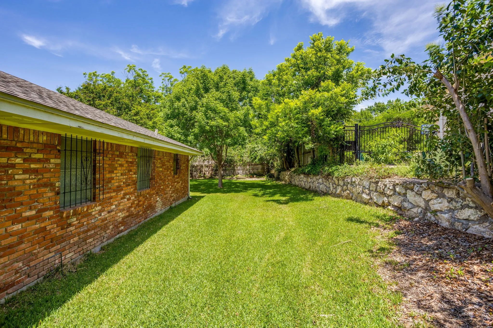 Single Family Residence For Sale in Tarrant County , 6348 Juneau Road, Fort Worth, Texas 76116, 3 Bedroom, 2 Bathroom, 2 Garage spaces, 2,467 Sqft, built in 1963, mls#21262582, Real Estate Agent in Fort Worth, Homes For Sale in Tarrant county, Homes For Sale in Fort Worth, Realtor in Fort Worth Texas, Real Estate Brokerage Independent Realty Texas, Luminita Cordes Realtor