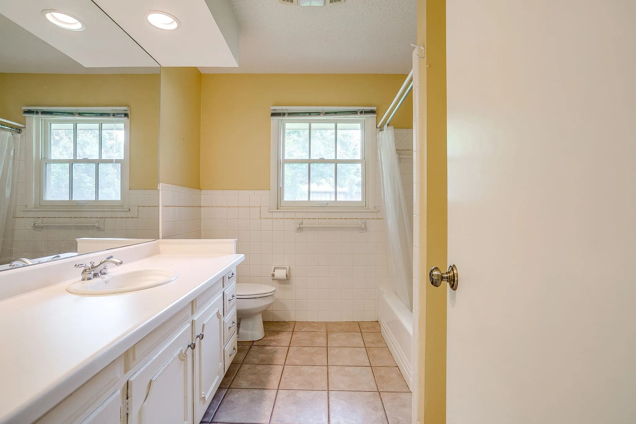 Single Family Residence For Sale in Tarrant County , 6348 Juneau Road, Fort Worth, Texas 76116, 3 Bedroom, 2 Bathroom, 2 Garage spaces, 2,467 Sqft, built in 1963, mls#21262582, Real Estate Agent in Fort Worth, Homes For Sale in Tarrant county, Homes For Sale in Fort Worth, Realtor in Fort Worth Texas, Real Estate Brokerage Independent Realty Texas, Luminita Cordes Realtor